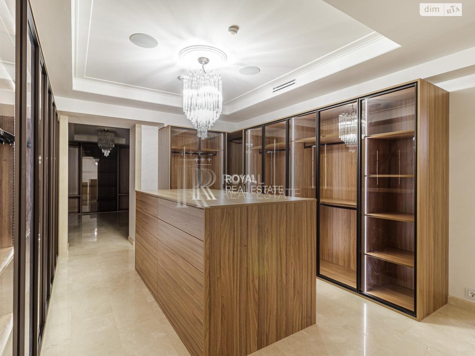 двухэтажный дом с верандой, 1000 кв. м, кирпич. Сдается помесячно в Гостомеле фото 1