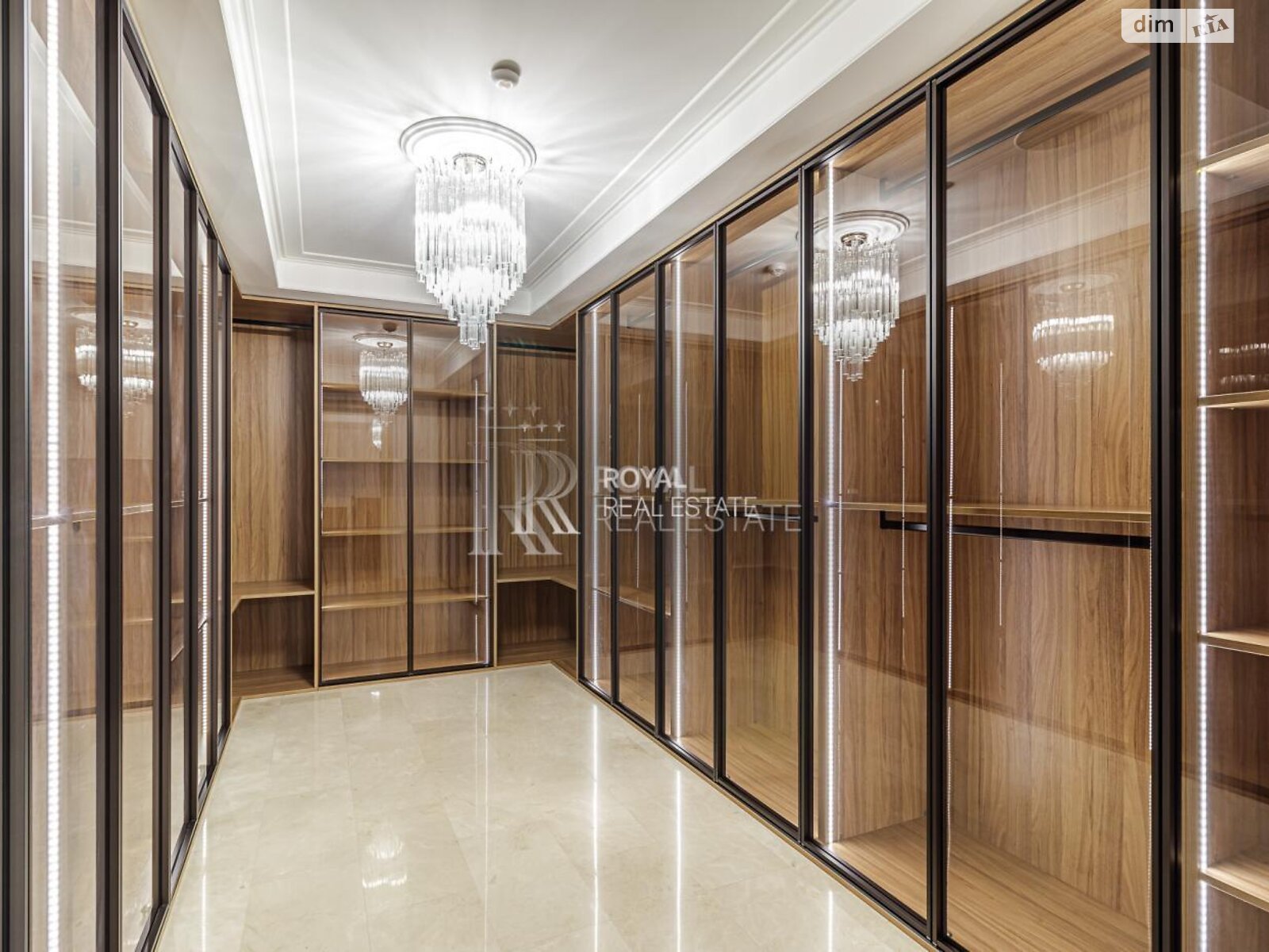 двухэтажный дом с верандой, 1000 кв. м, кирпич. Сдается помесячно в Гостомеле фото 1