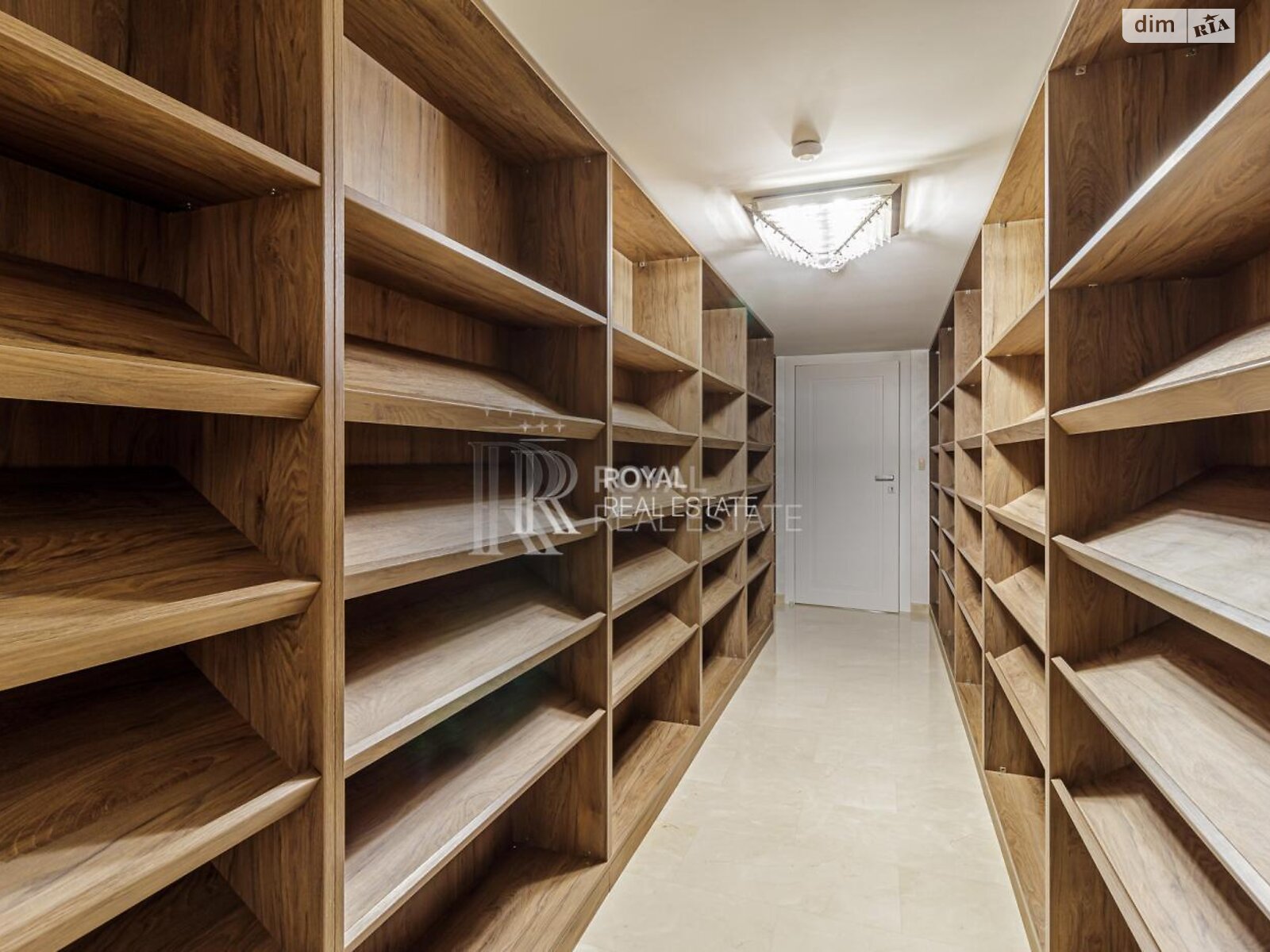 двухэтажный дом с верандой, 1000 кв. м, кирпич. Сдается помесячно в Гостомеле фото 1