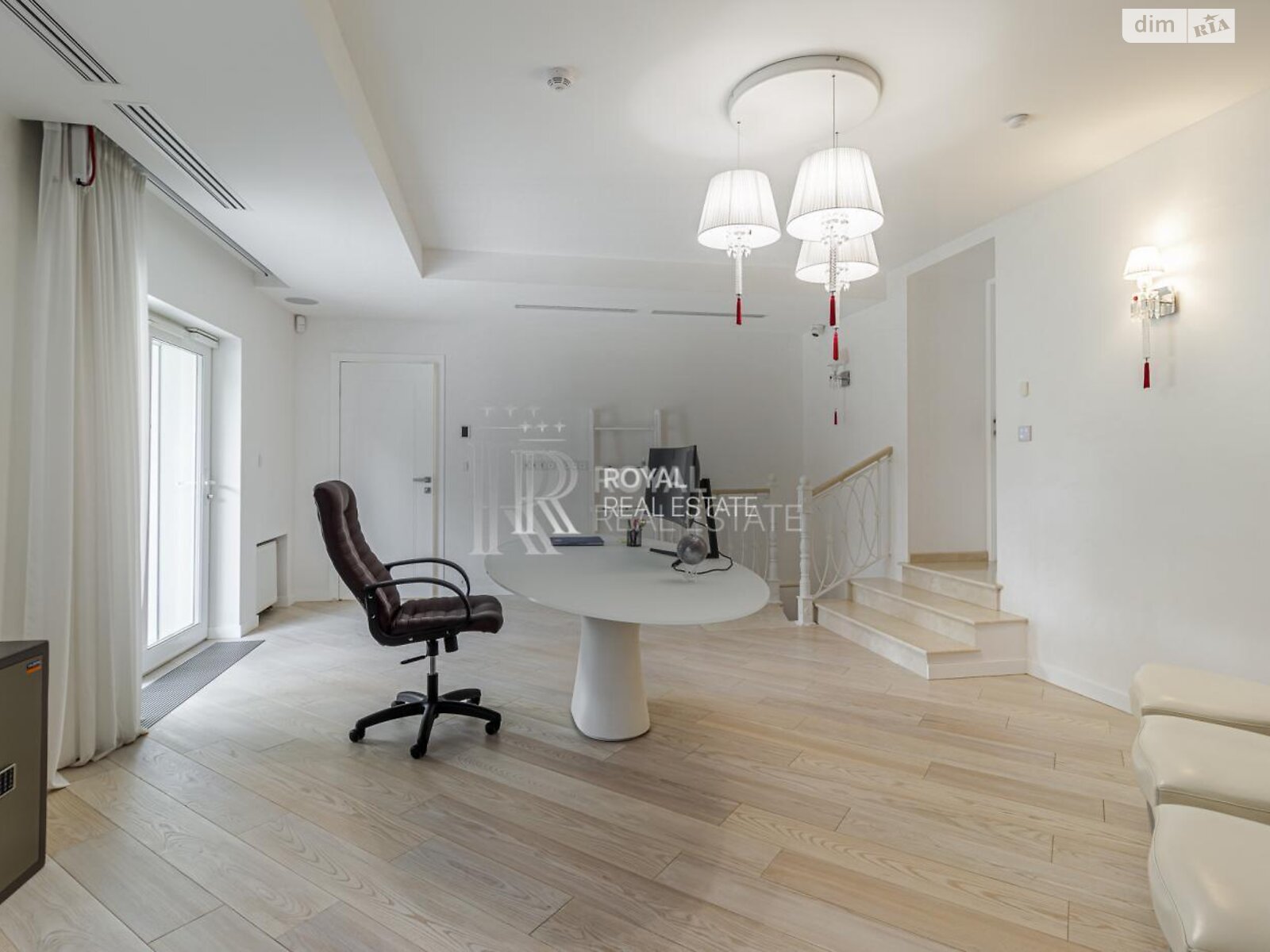 двухэтажный дом с верандой, 1000 кв. м, кирпич. Сдается помесячно в Гостомеле фото 1