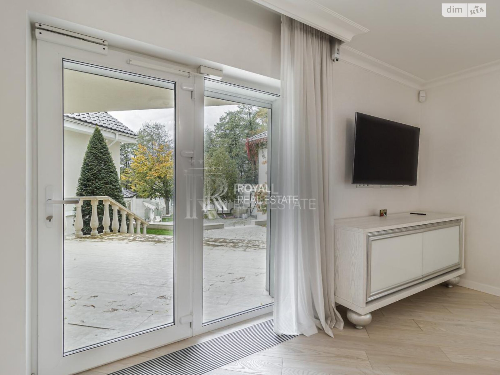 двухэтажный дом с верандой, 1000 кв. м, кирпич. Сдается помесячно в Гостомеле фото 1