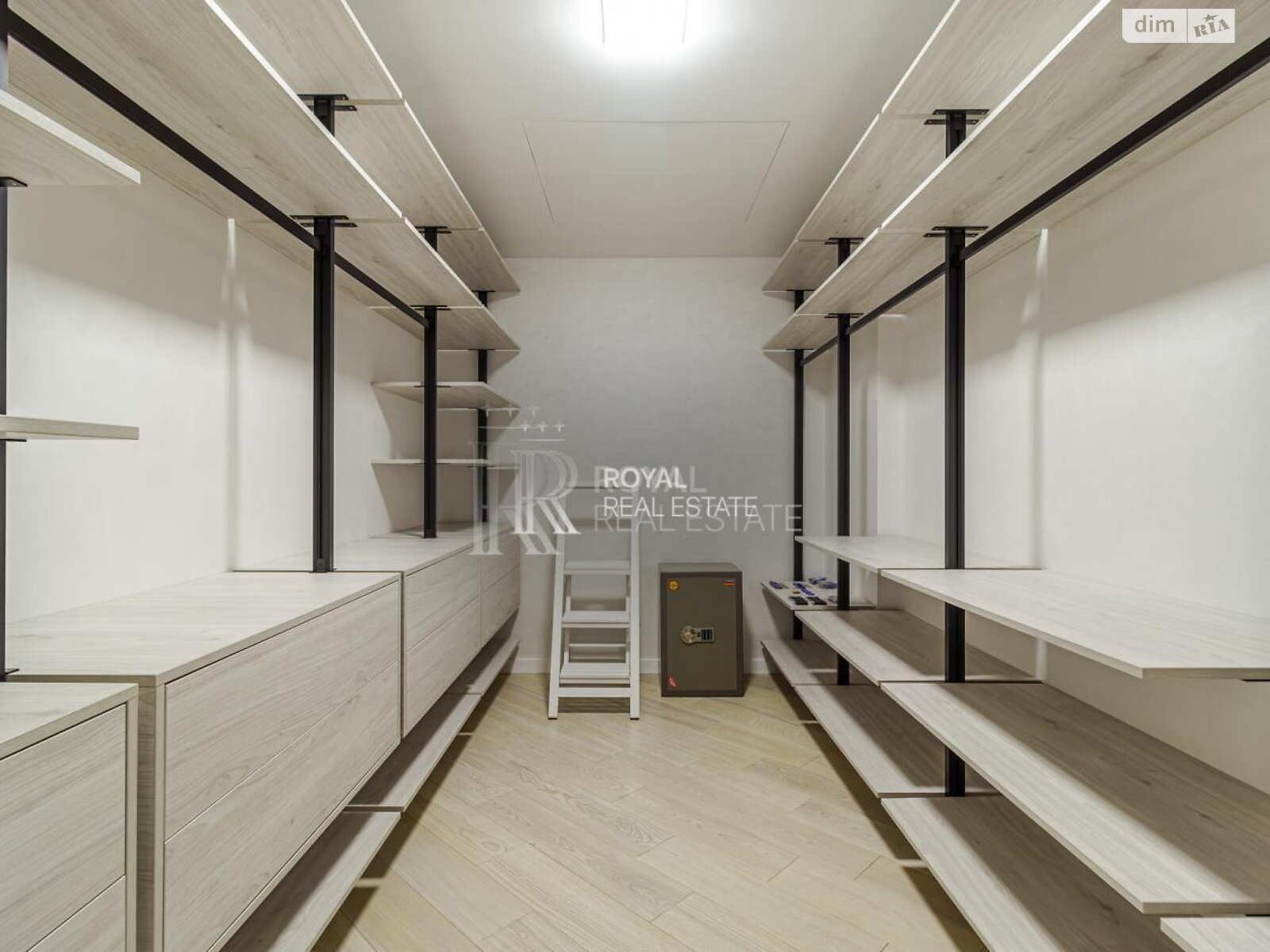 двухэтажный дом с верандой, 1000 кв. м, кирпич. Сдается помесячно в Гостомеле фото 1