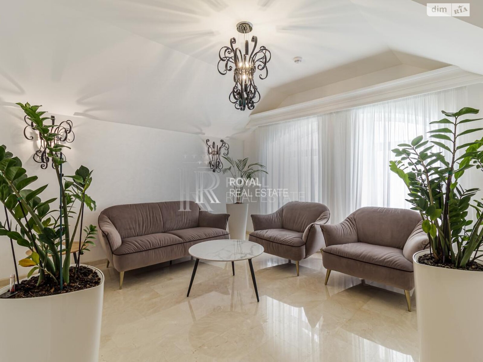 двухэтажный дом с верандой, 1000 кв. м, кирпич. Сдается помесячно в Гостомеле фото 1