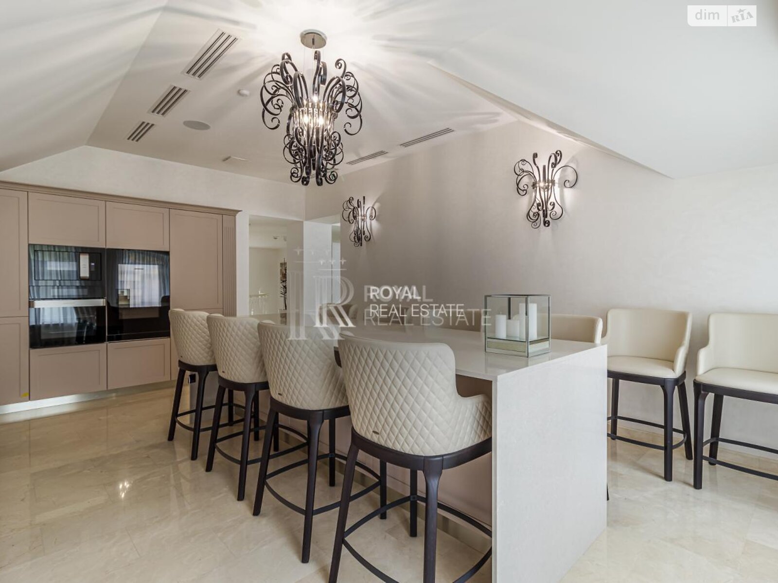 двухэтажный дом с верандой, 1000 кв. м, кирпич. Сдается помесячно в Гостомеле фото 1