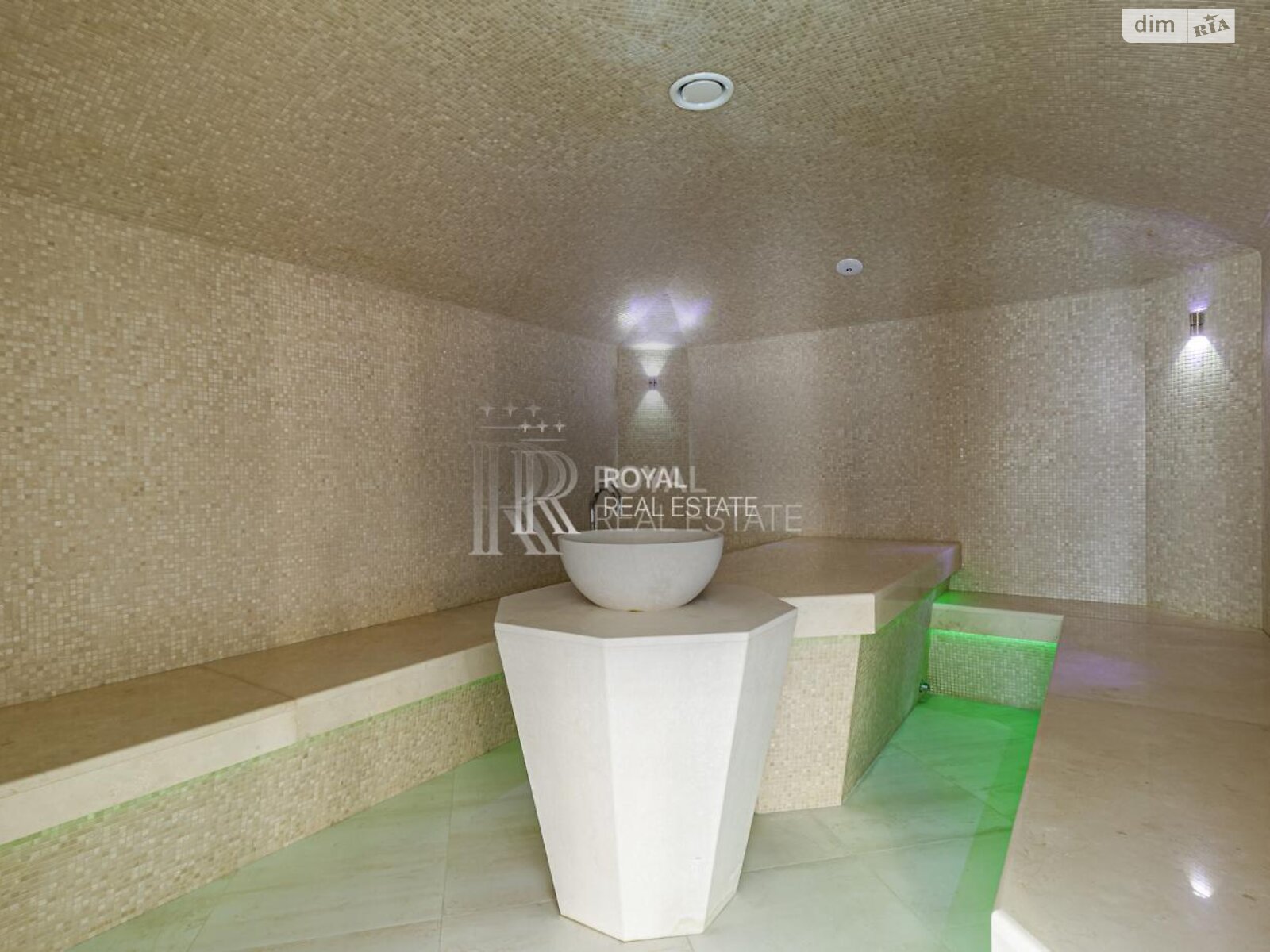 двухэтажный дом с верандой, 1000 кв. м, кирпич. Сдается помесячно в Гостомеле фото 1