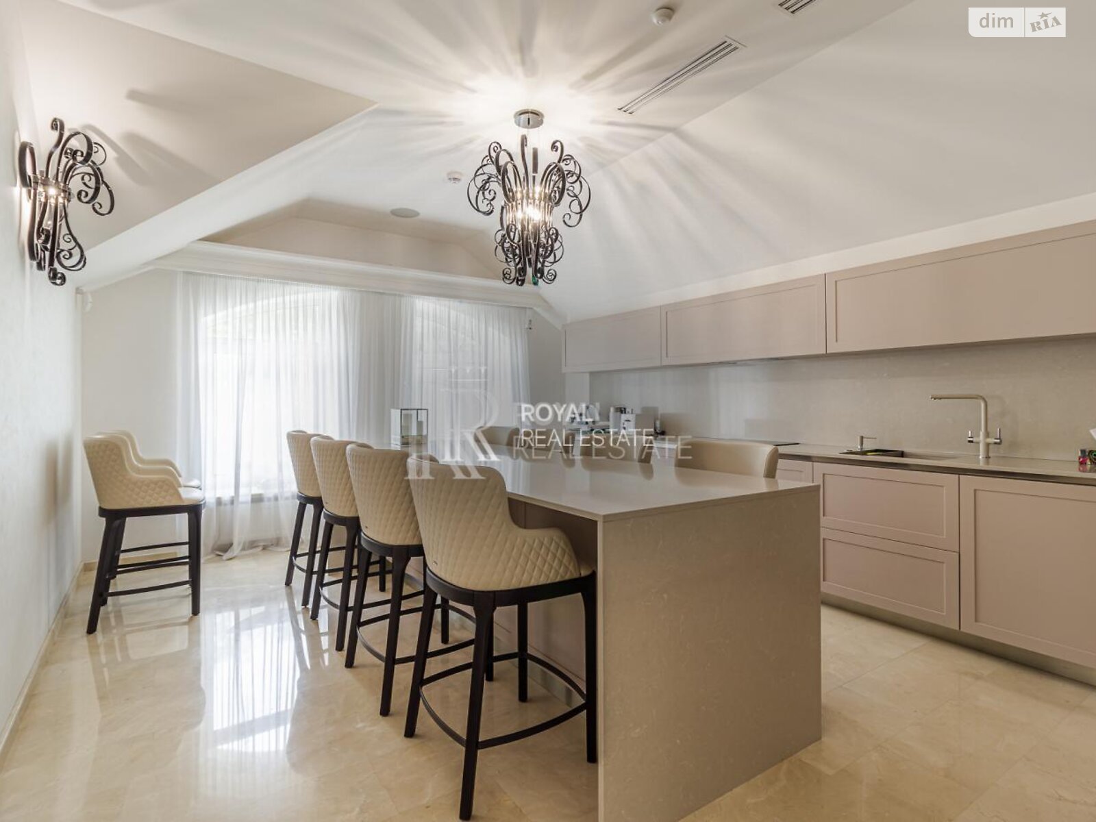 двухэтажный дом с верандой, 1000 кв. м, кирпич. Сдается помесячно в Гостомеле фото 1