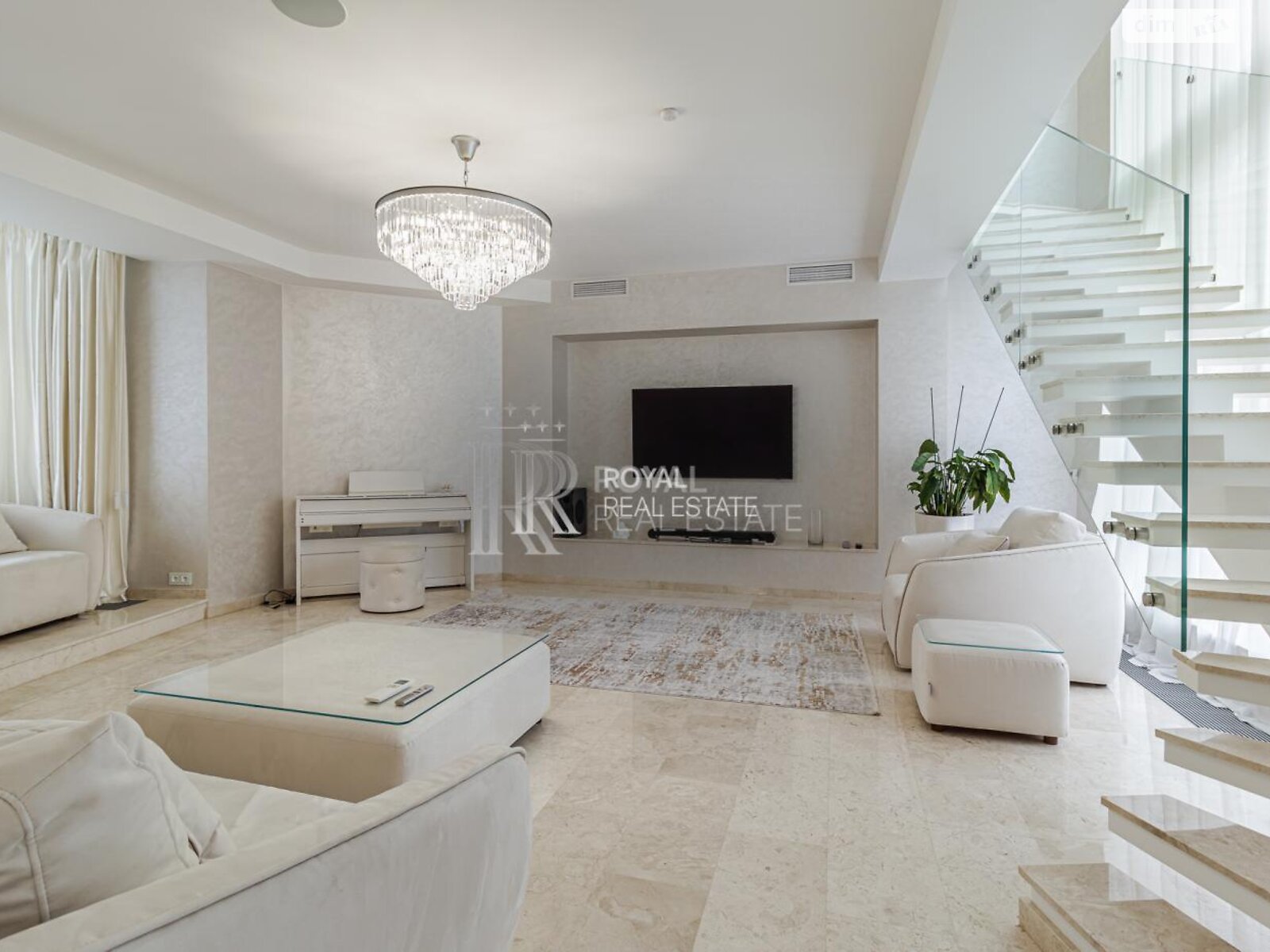 двухэтажный дом с верандой, 1000 кв. м, кирпич. Сдается помесячно в Гостомеле фото 1