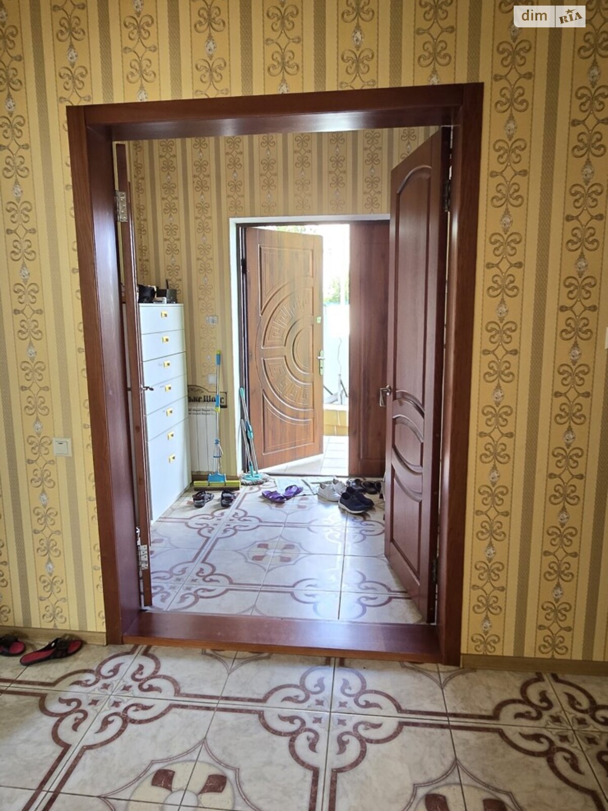 двухэтажный дом с гаражом, 341 кв. м, кирпич. Сдается помесячно в Харькове, в районе Салтовка фото 1 двухэтажный дом с гаражом, 341 кв. м, кирпич. Сдается помесячно в Харькове, в районе Салтовка фото 1