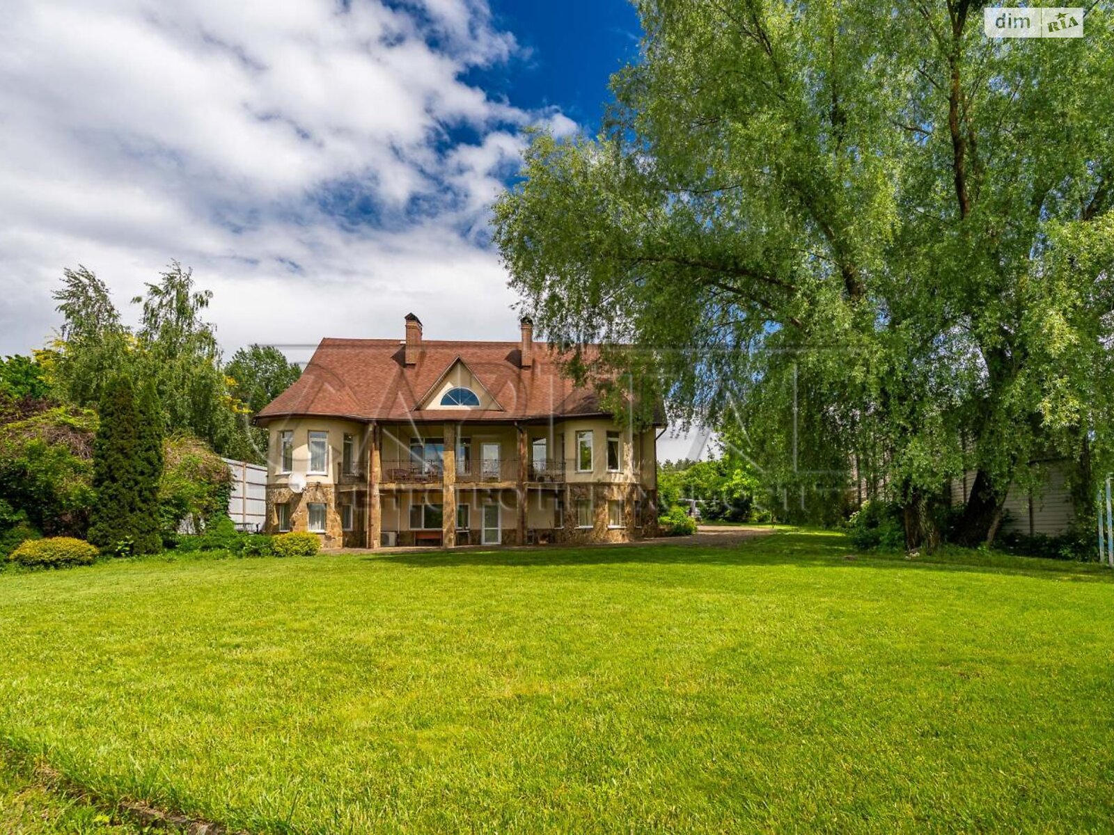 трехэтажный дом с балконом, 500 кв. м, кирпич. Сдается помесячно в Хлепче фото 1 трехэтажный дом с балконом, 500 кв. м, кирпич. Сдается помесячно в Хлепче фото 1