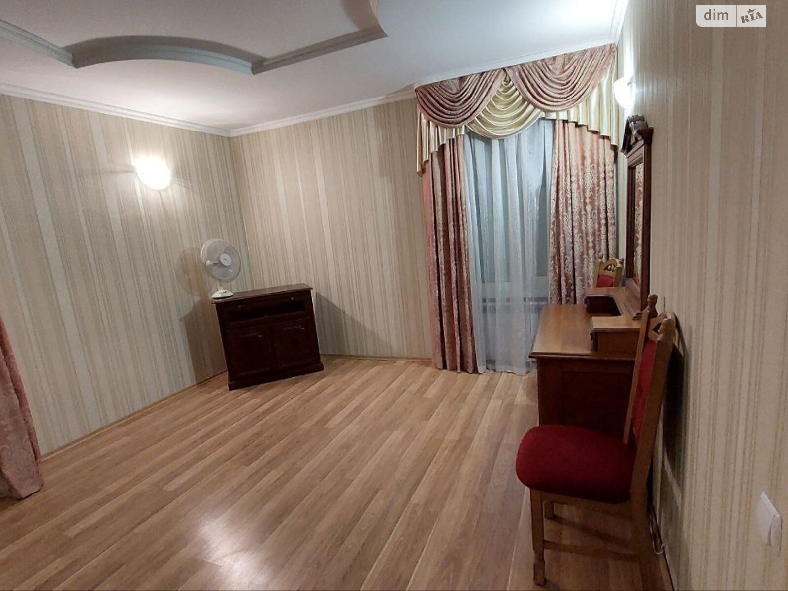 двухэтажный дом, 160 кв. м, кирпич. Сдается помесячно в Хмельницком, в районе Автовокзал №1 фото 1 двухэтажный дом, 160 кв. м, кирпич. Сдается помесячно в Хмельницком, в районе Автовокзал №1 фото 1