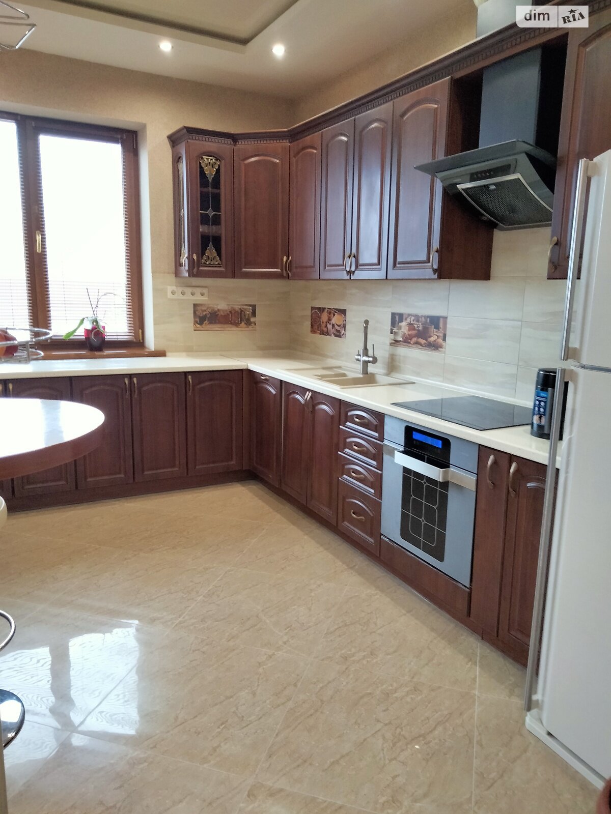 двопроверховий будинок, 320 кв. м, кирпич. Здається помісячно в Хмельницькому, в районі Гречани фото 1