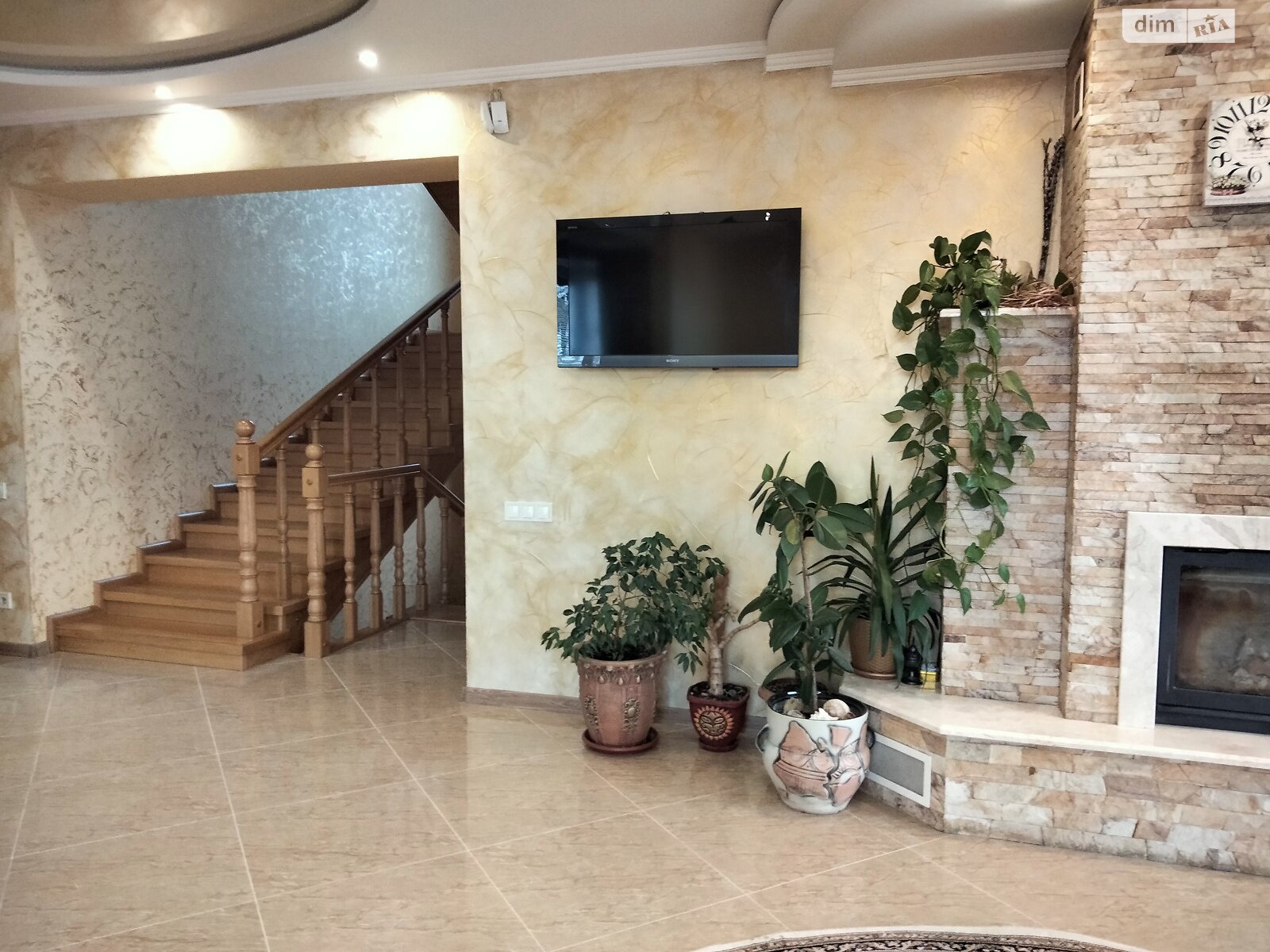 двопроверховий будинок, 320 кв. м, кирпич. Здається помісячно в Хмельницькому, в районі Гречани фото 1