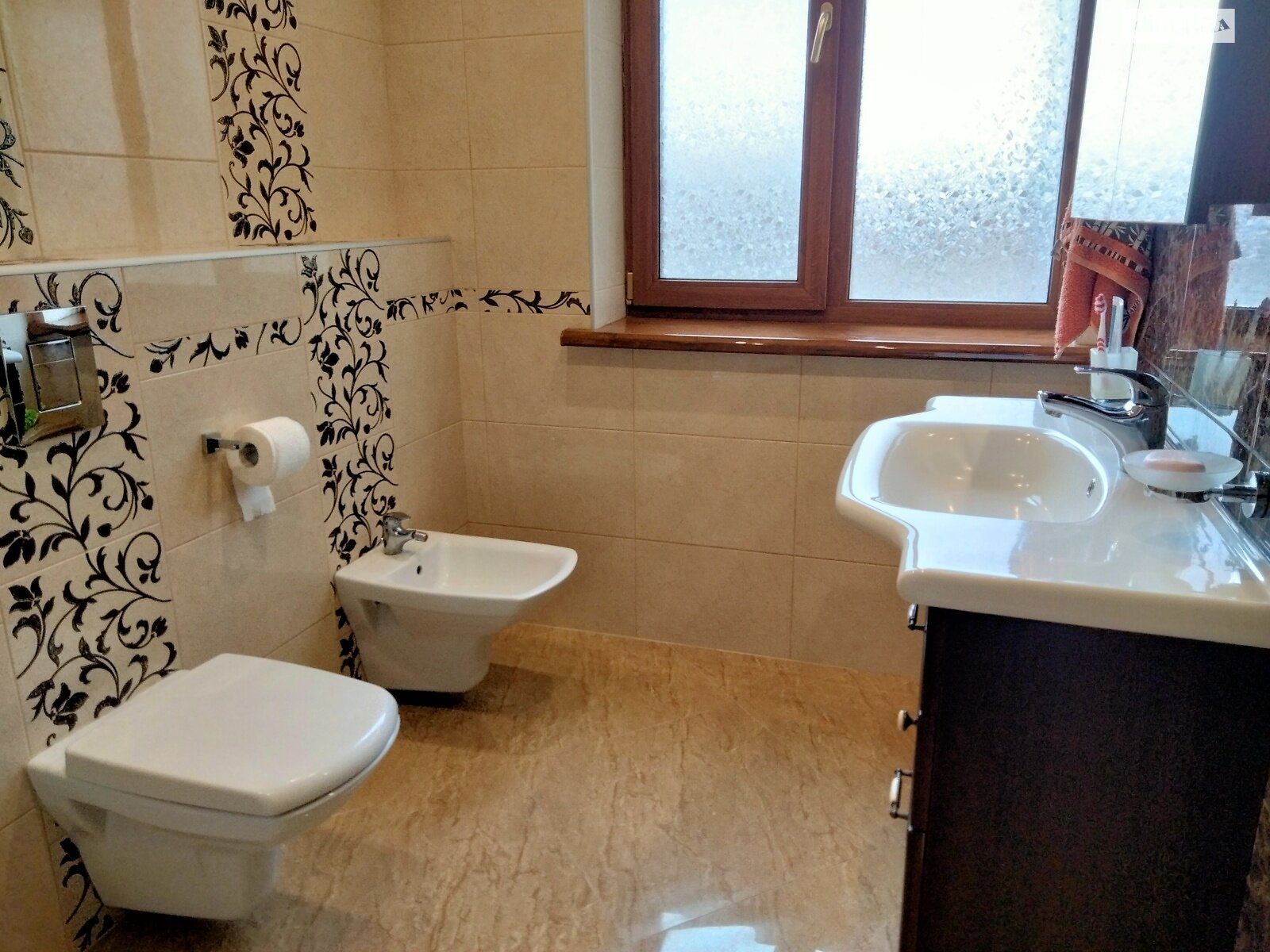 двопроверховий будинок, 320 кв. м, кирпич. Здається помісячно в Хмельницькому, в районі Гречани фото 1