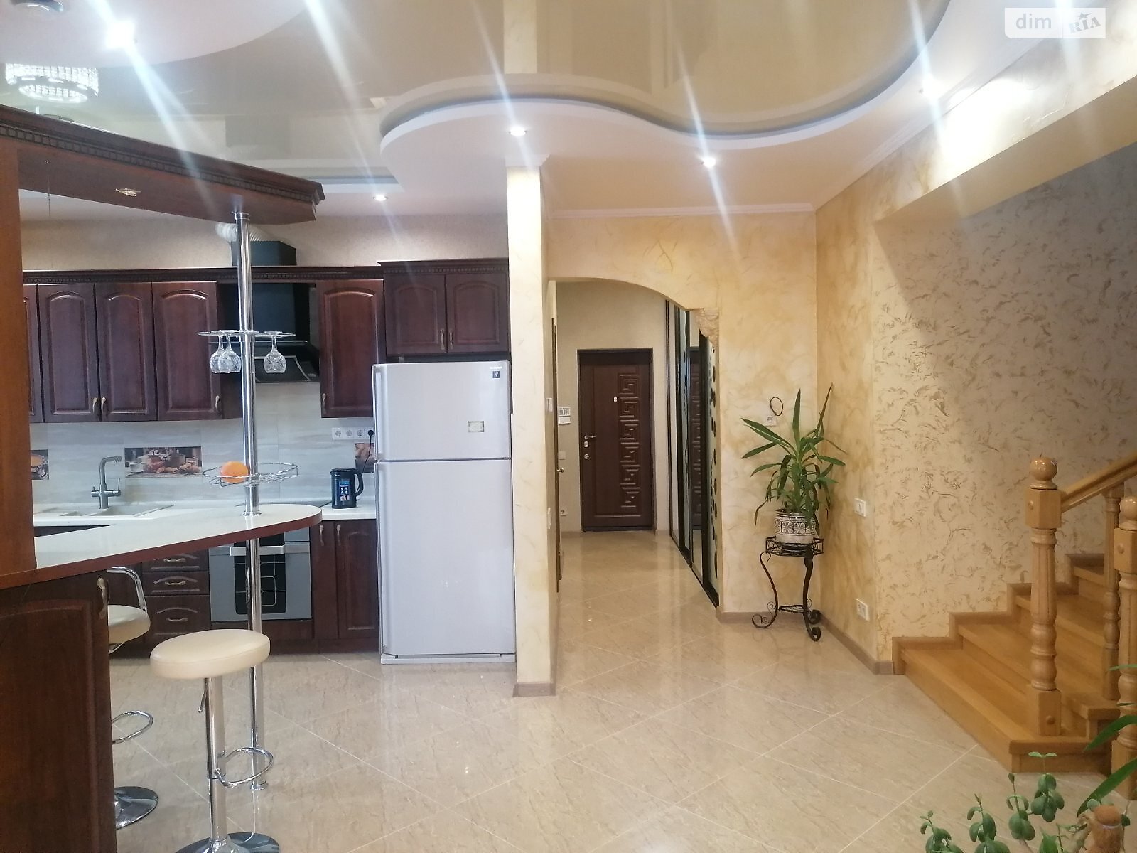 двопроверховий будинок, 320 кв. м, кирпич. Здається помісячно в Хмельницькому, в районі Гречани фото 1