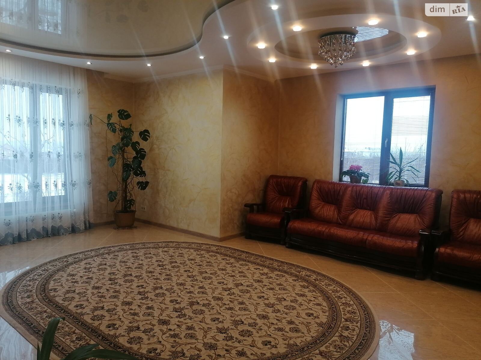 двопроверховий будинок, 320 кв. м, кирпич. Здається помісячно в Хмельницькому, в районі Гречани фото 1