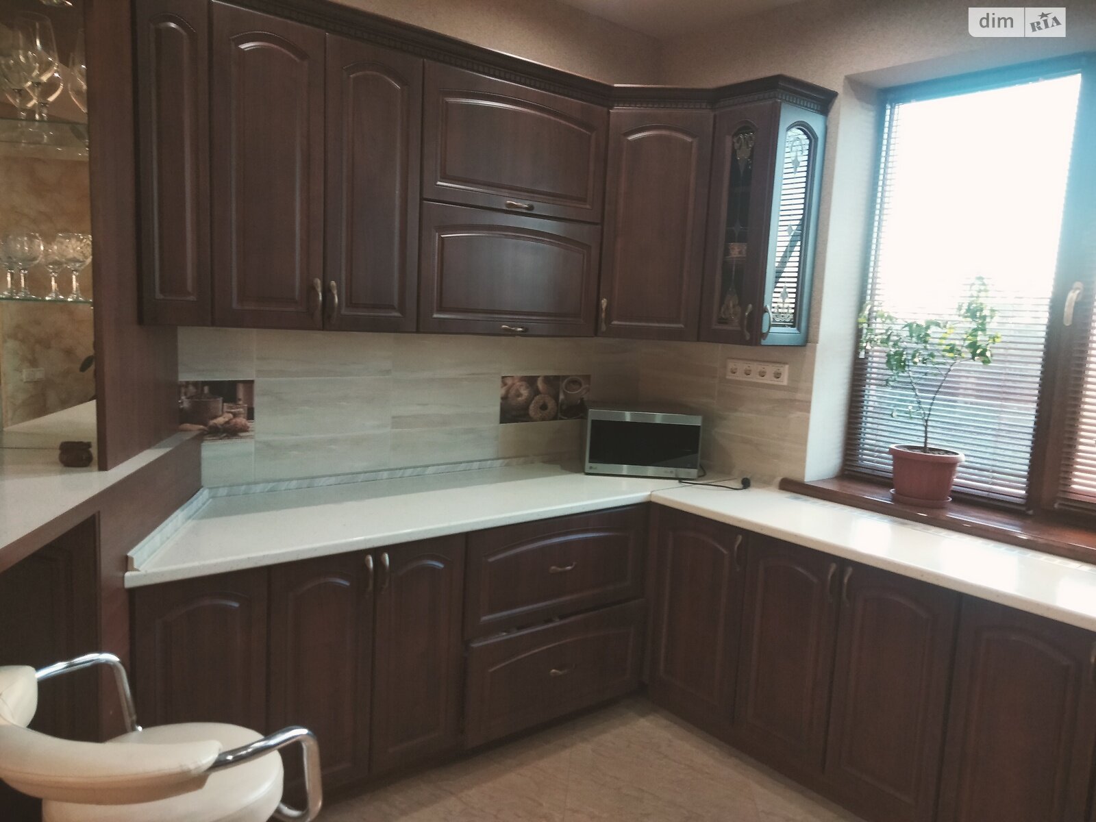 двопроверховий будинок, 320 кв. м, кирпич. Здається помісячно в Хмельницькому, в районі Гречани фото 1