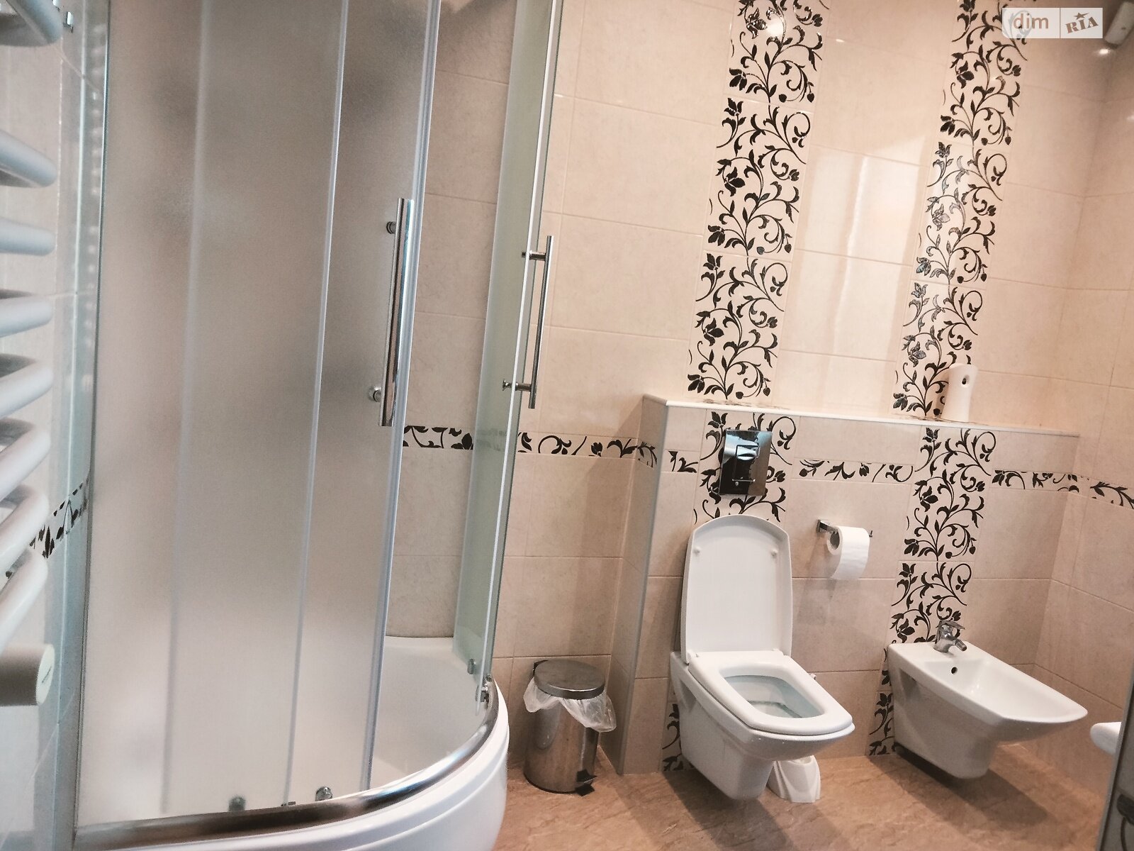 двопроверховий будинок, 320 кв. м, кирпич. Здається помісячно в Хмельницькому, в районі Гречани фото 1