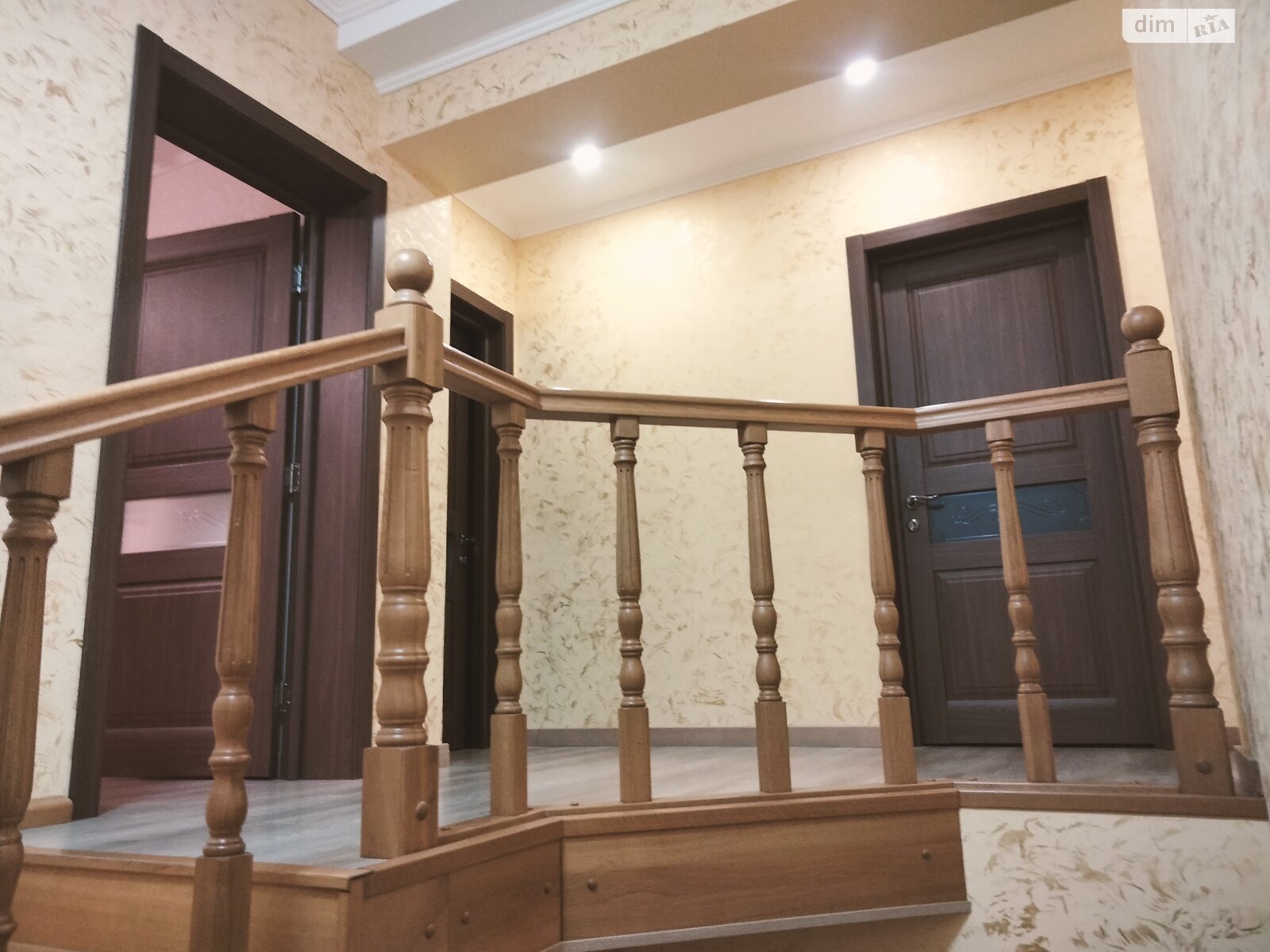 двопроверховий будинок, 320 кв. м, кирпич. Здається помісячно в Хмельницькому, в районі Гречани фото 1