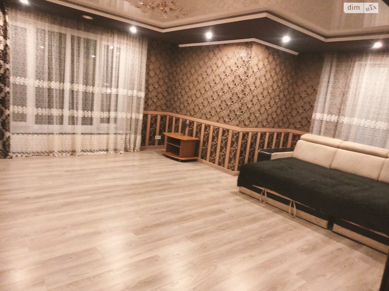 двопроверховий будинок, 320 кв. м, кирпич. Здається помісячно в Хмельницькому, в районі Гречани фото 1