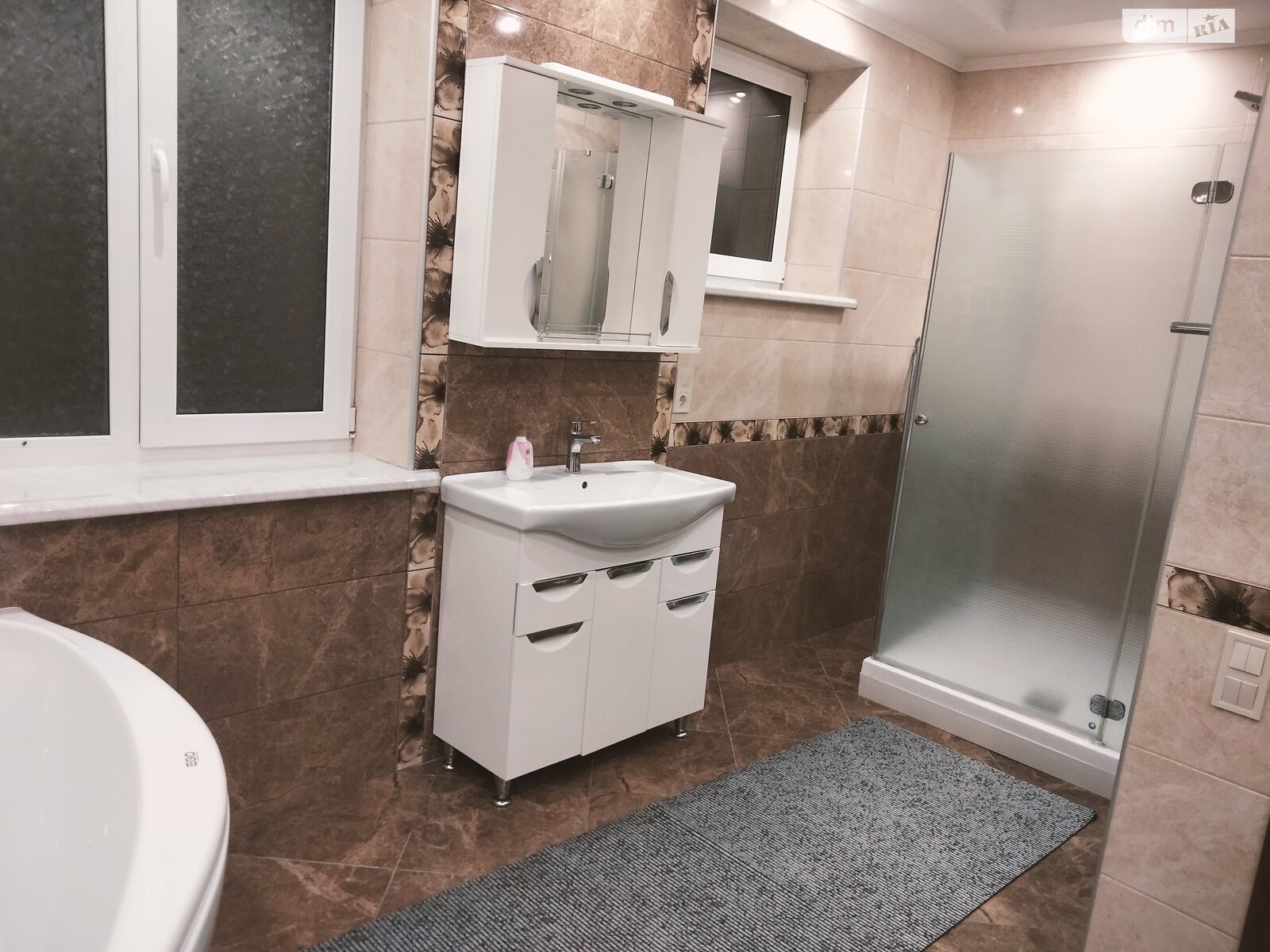 двопроверховий будинок, 320 кв. м, кирпич. Здається помісячно в Хмельницькому, в районі Гречани фото 1