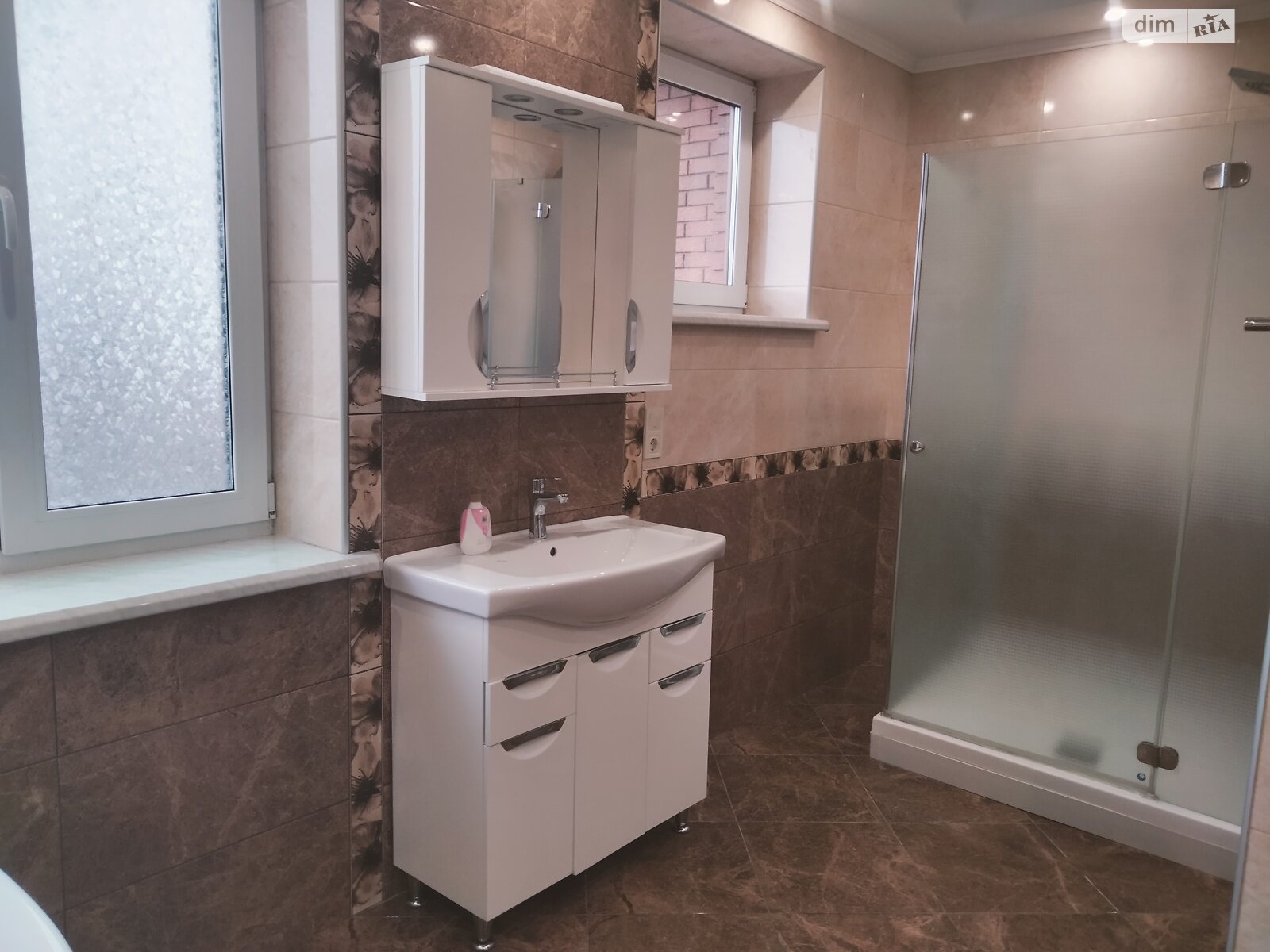 двопроверховий будинок, 320 кв. м, кирпич. Здається помісячно в Хмельницькому, в районі Гречани фото 1