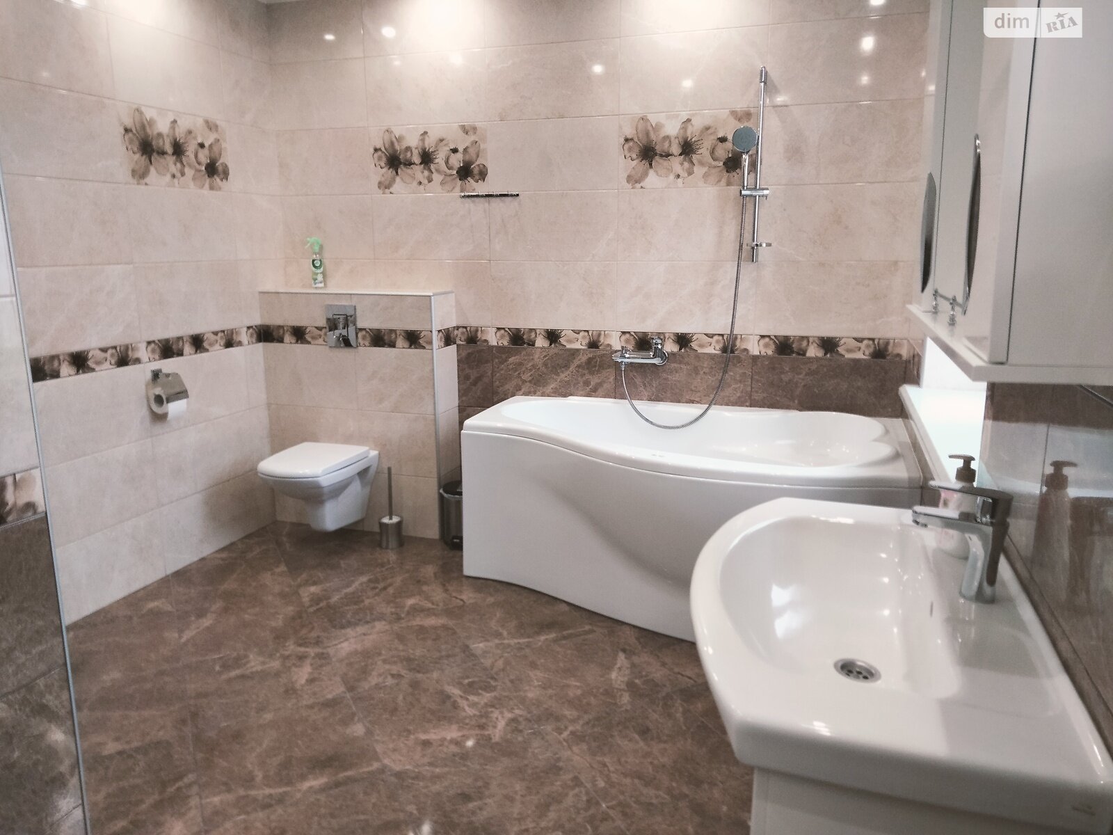 двопроверховий будинок, 320 кв. м, кирпич. Здається помісячно в Хмельницькому, в районі Гречани фото 1