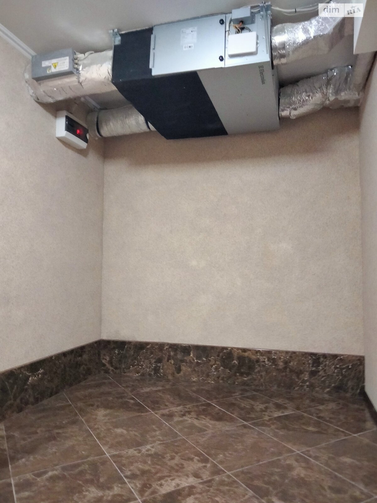 двопроверховий будинок, 320 кв. м, кирпич. Здається помісячно в Хмельницькому, в районі Гречани фото 1