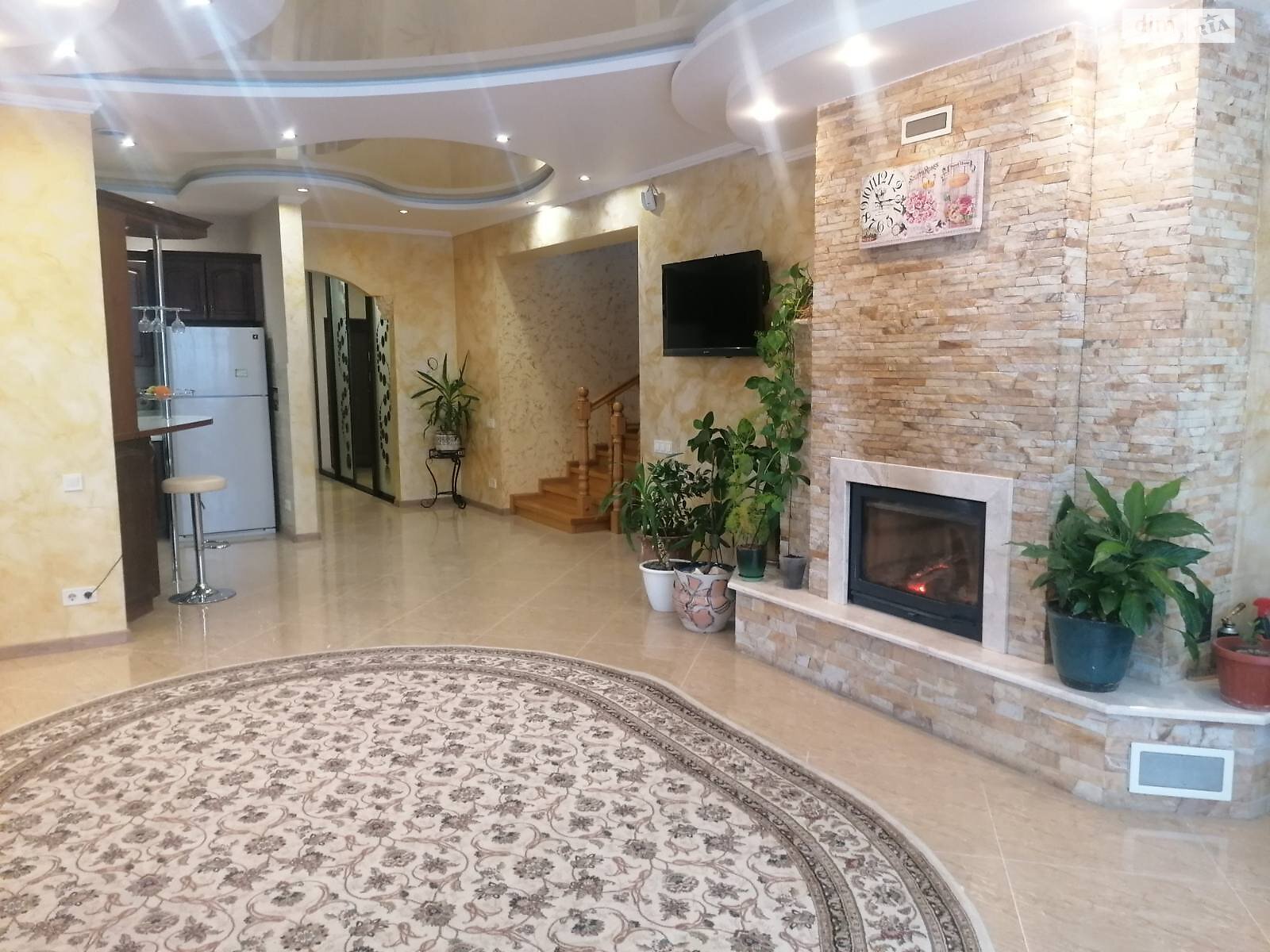 двопроверховий будинок, 320 кв. м, кирпич. Здається помісячно в Хмельницькому, в районі Гречани фото 1