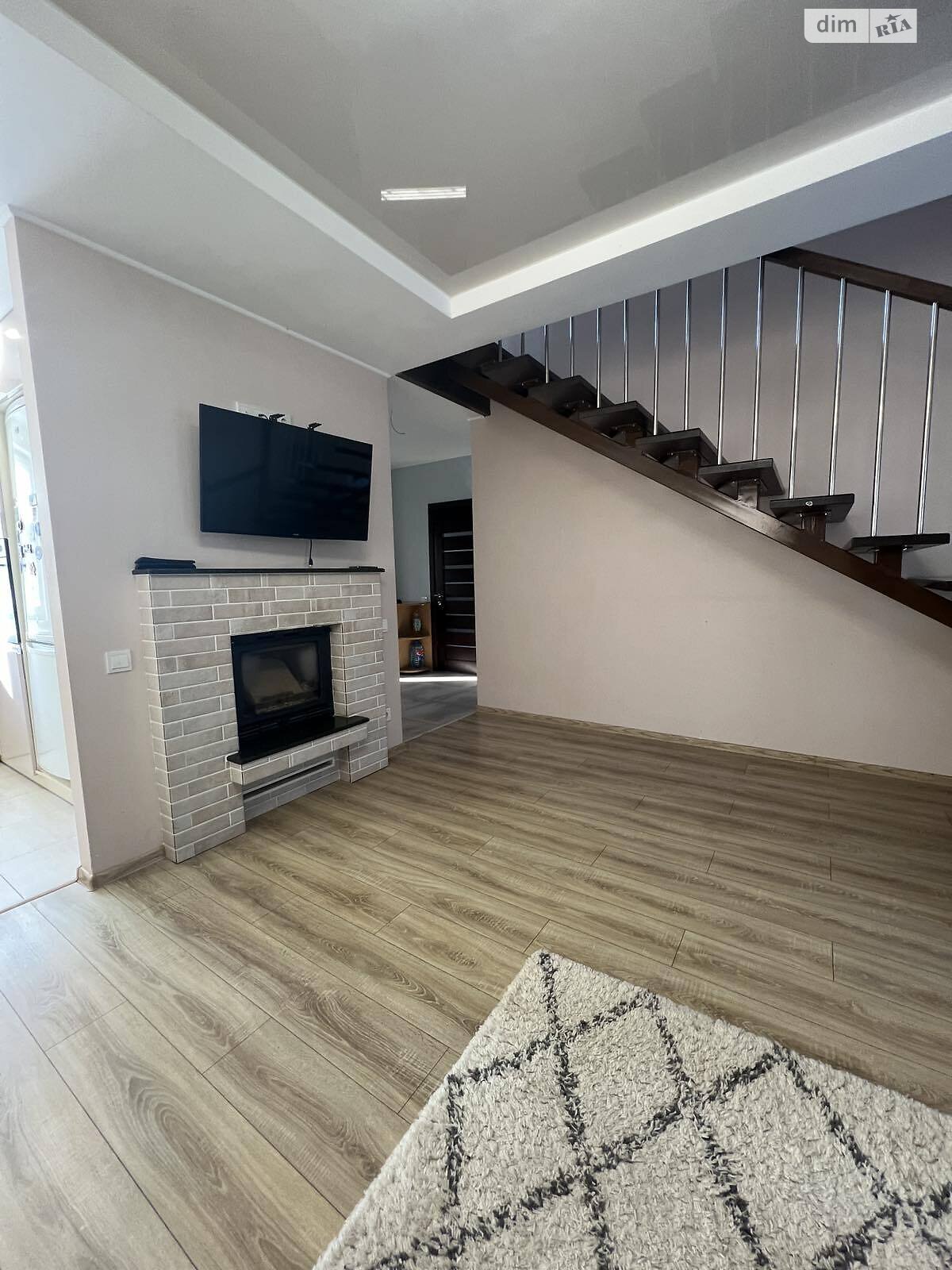 двухэтажный дом, 120 кв. м, кирпич. Сдается помесячно в Хмельницком, в районе Лезневое фото 1 двухэтажный дом, 120 кв. м, кирпич. Сдается помесячно в Хмельницком, в районе Лезневое фото 1