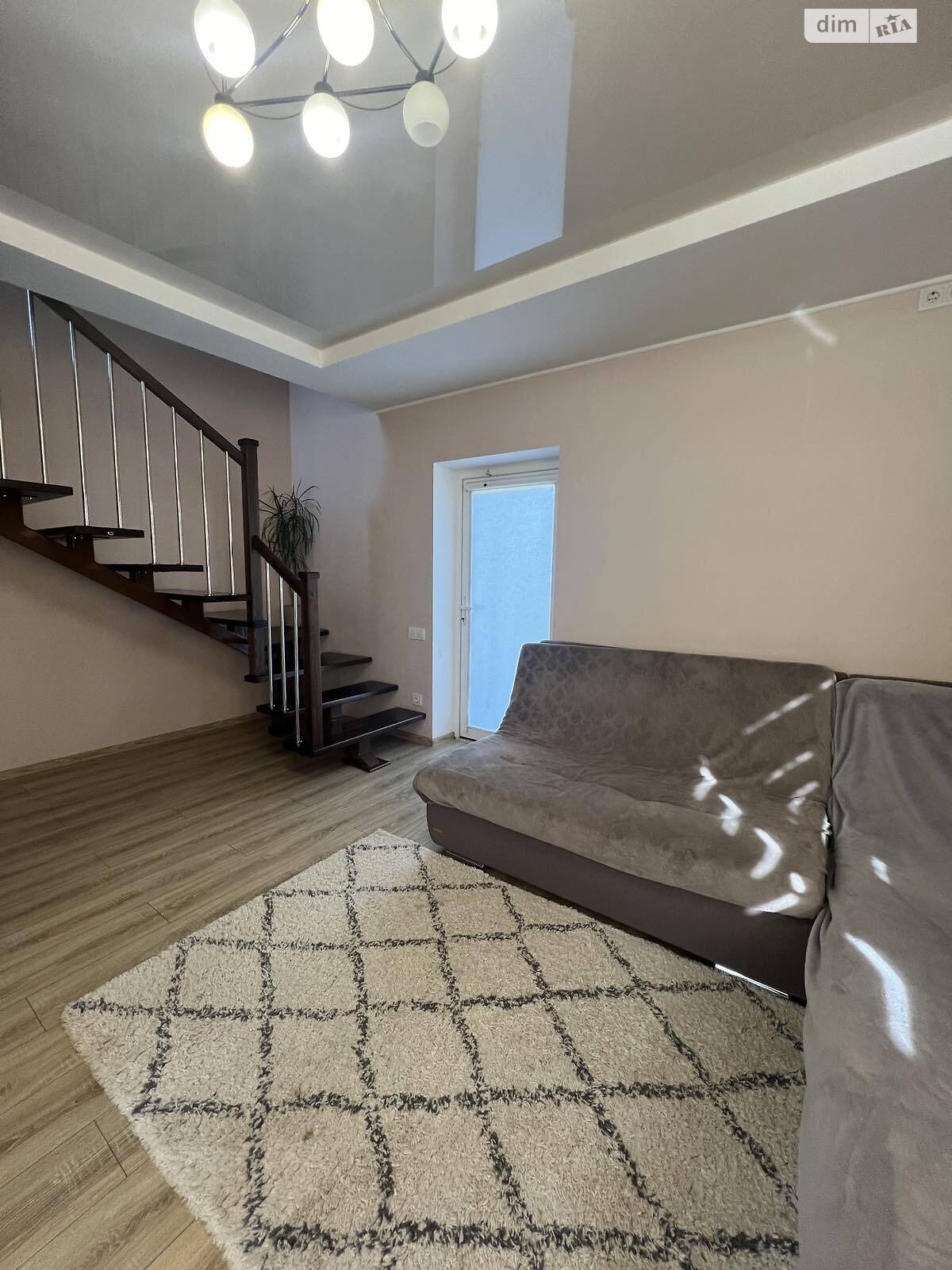 двухэтажный дом, 120 кв. м, кирпич. Сдается помесячно в Хмельницком, в районе Лезневое фото 1 двухэтажный дом, 120 кв. м, кирпич. Сдается помесячно в Хмельницком, в районе Лезневое фото 1