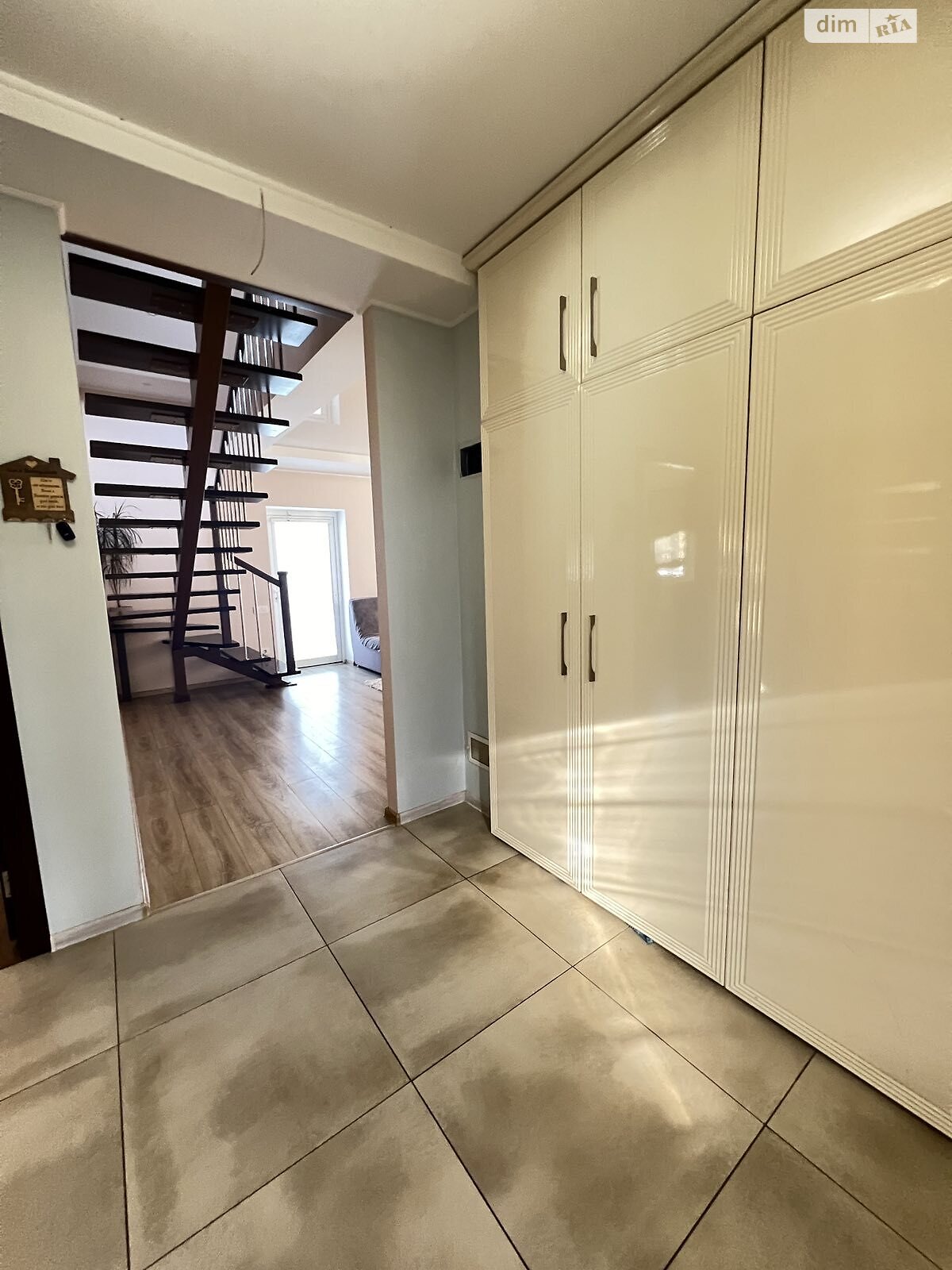 двухэтажный дом, 120 кв. м, кирпич. Сдается помесячно в Хмельницком, в районе Лезневое фото 1 двухэтажный дом, 120 кв. м, кирпич. Сдается помесячно в Хмельницком, в районе Лезневое фото 1