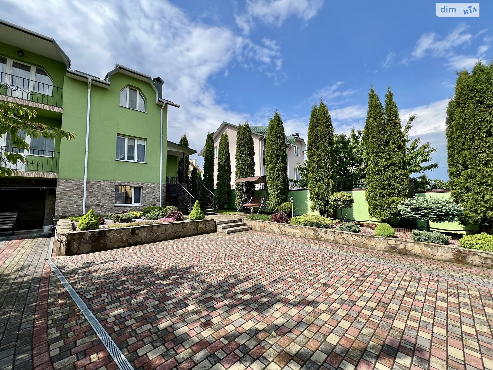 двухэтажный дом с верандой, 200.7 кв. м, кирпич. Сдается помесячно в Хмельницком, в районе Отрадный фото 1 двухэтажный дом с верандой, 200.7 кв. м, кирпич. Сдается помесячно в Хмельницком, в районе Отрадный фото 1