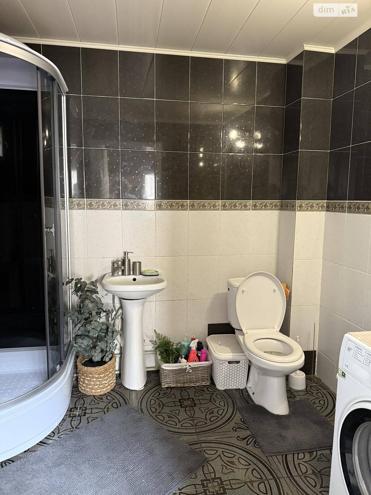 двоповерховий будинок з балконом, 260 кв. м, кирпич. Здається помісячно в Хмельницькому, в районі Старий аеродром фото 1 двопроверховий будинок з балконом, 260 кв. м, кирпич. Здається помісячно в Хмельницькому, в районі Старий аеродром фото 1