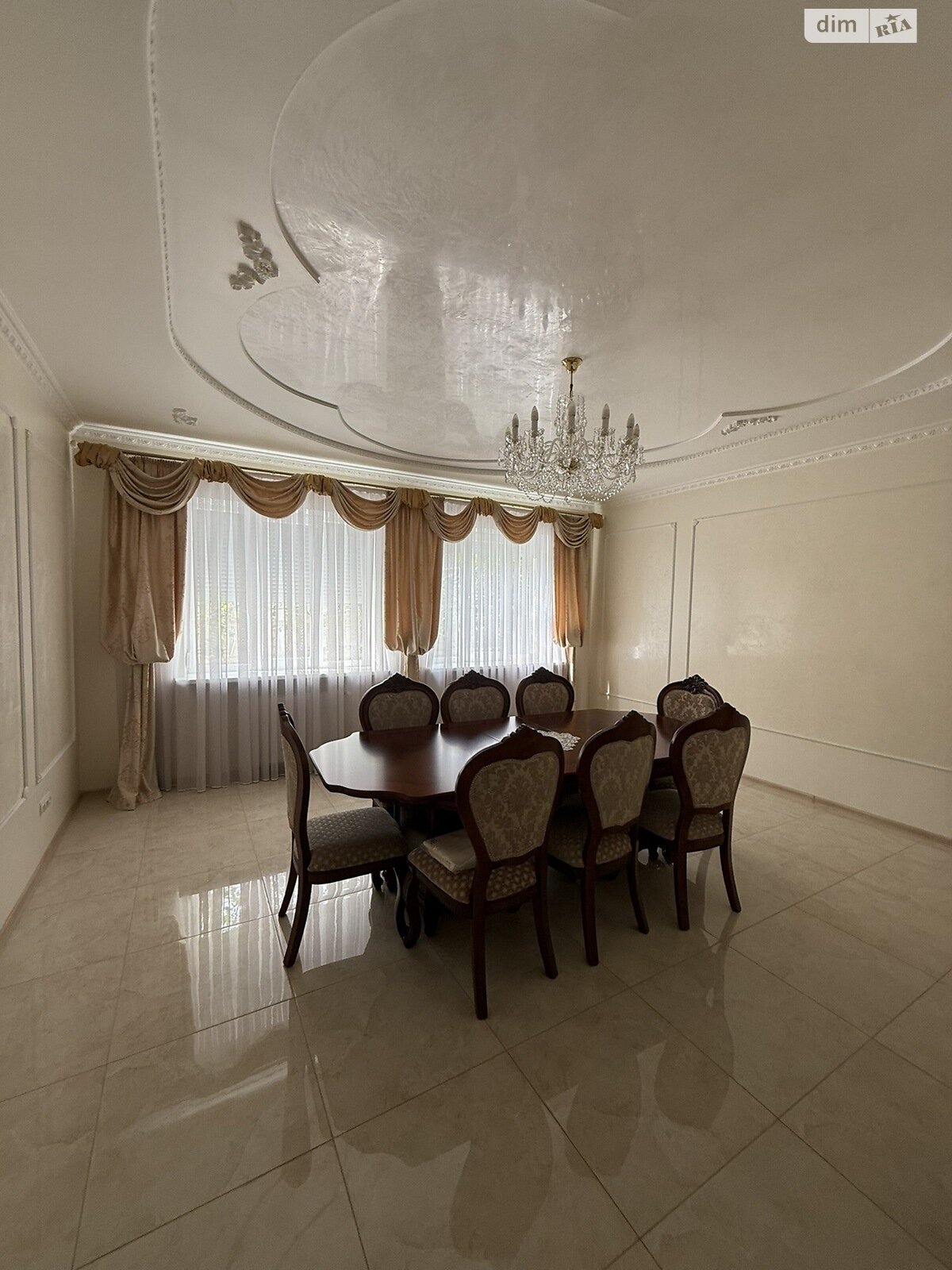 трехэтажный дом, 300 кв. м, кирпич. Сдается помесячно в Хмельницком, в районе Центр фото 1 трехэтажный дом, 300 кв. м, кирпич. Сдается помесячно в Хмельницком, в районе Центр фото 1