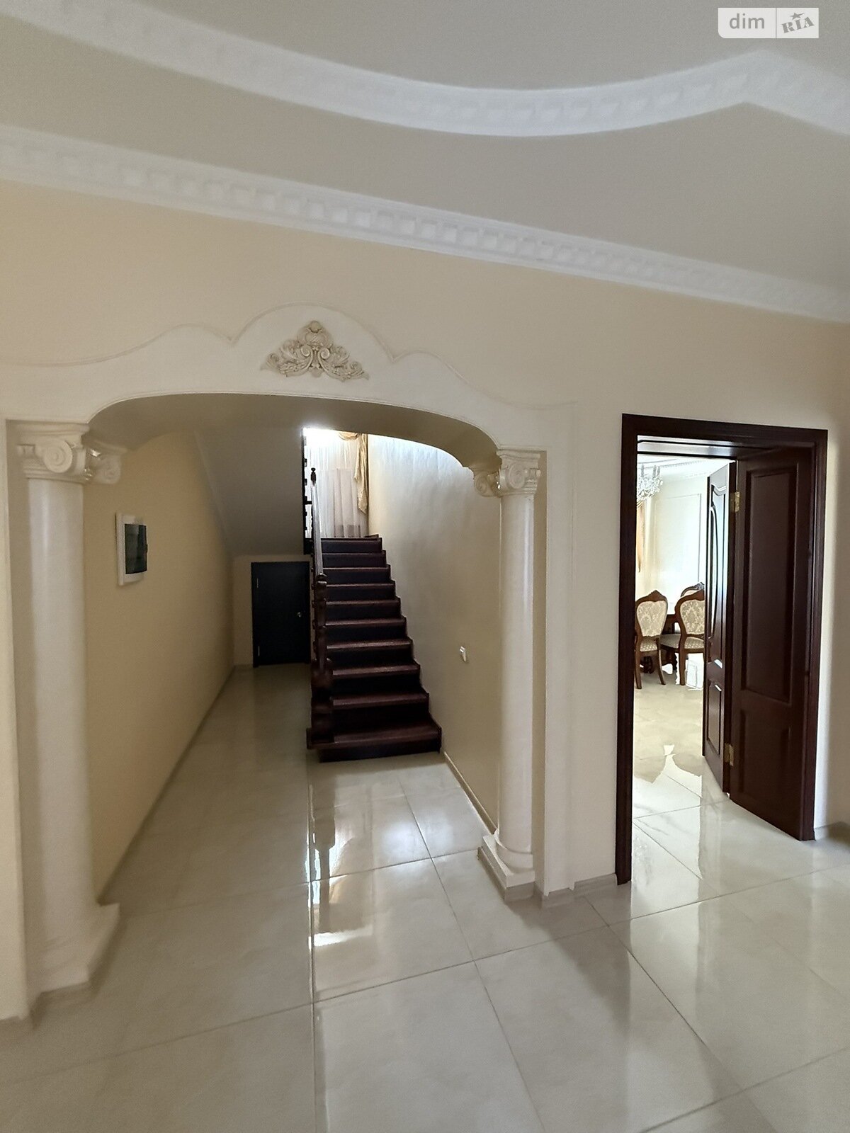 трехэтажный дом, 300 кв. м, кирпич. Сдается помесячно в Хмельницком, в районе Центр фото 1 трехэтажный дом, 300 кв. м, кирпич. Сдается помесячно в Хмельницком, в районе Центр фото 1