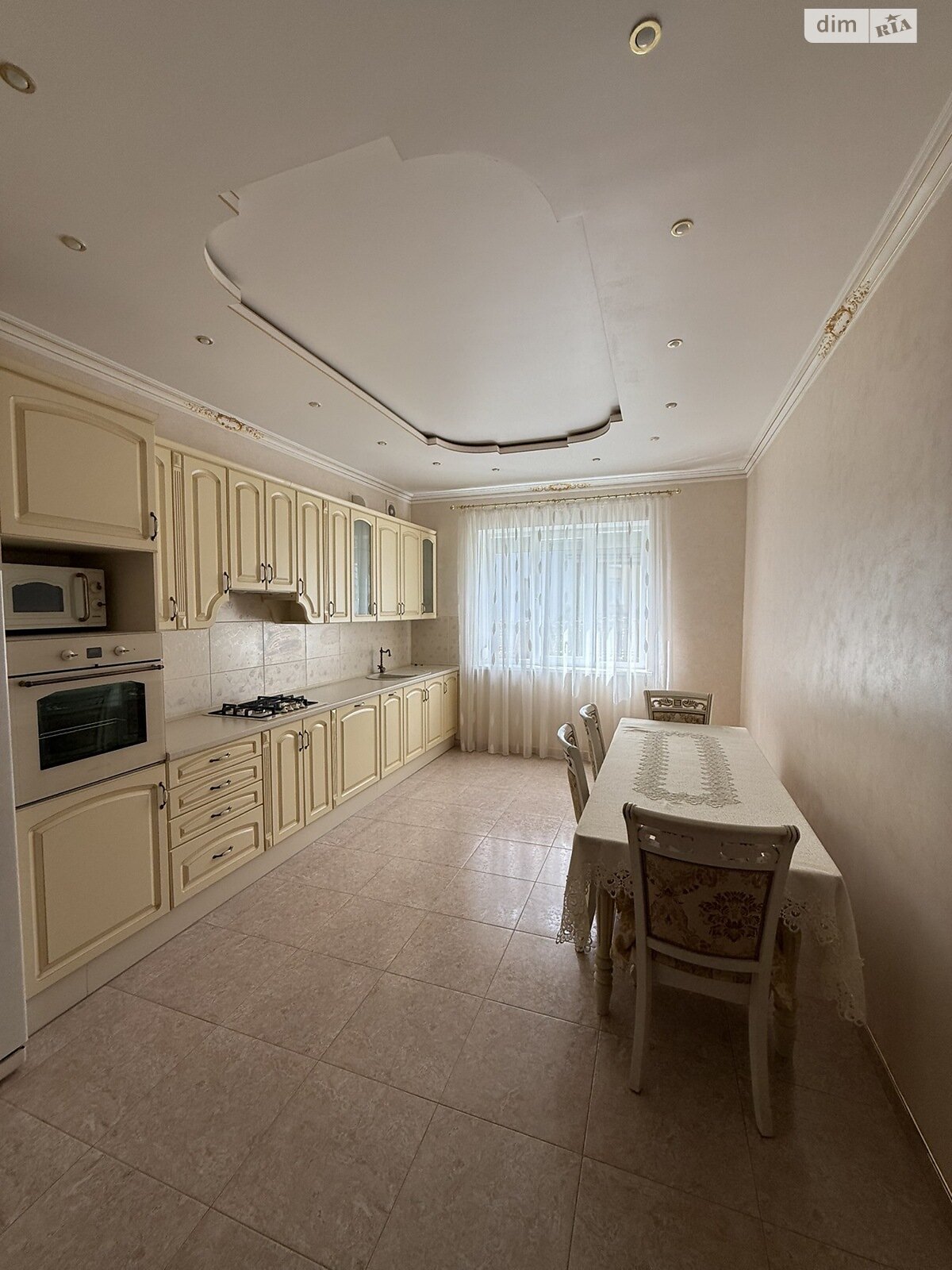 трехэтажный дом, 300 кв. м, кирпич. Сдается помесячно в Хмельницком, в районе Центр фото 1 трехэтажный дом, 300 кв. м, кирпич. Сдается помесячно в Хмельницком, в районе Центр фото 1