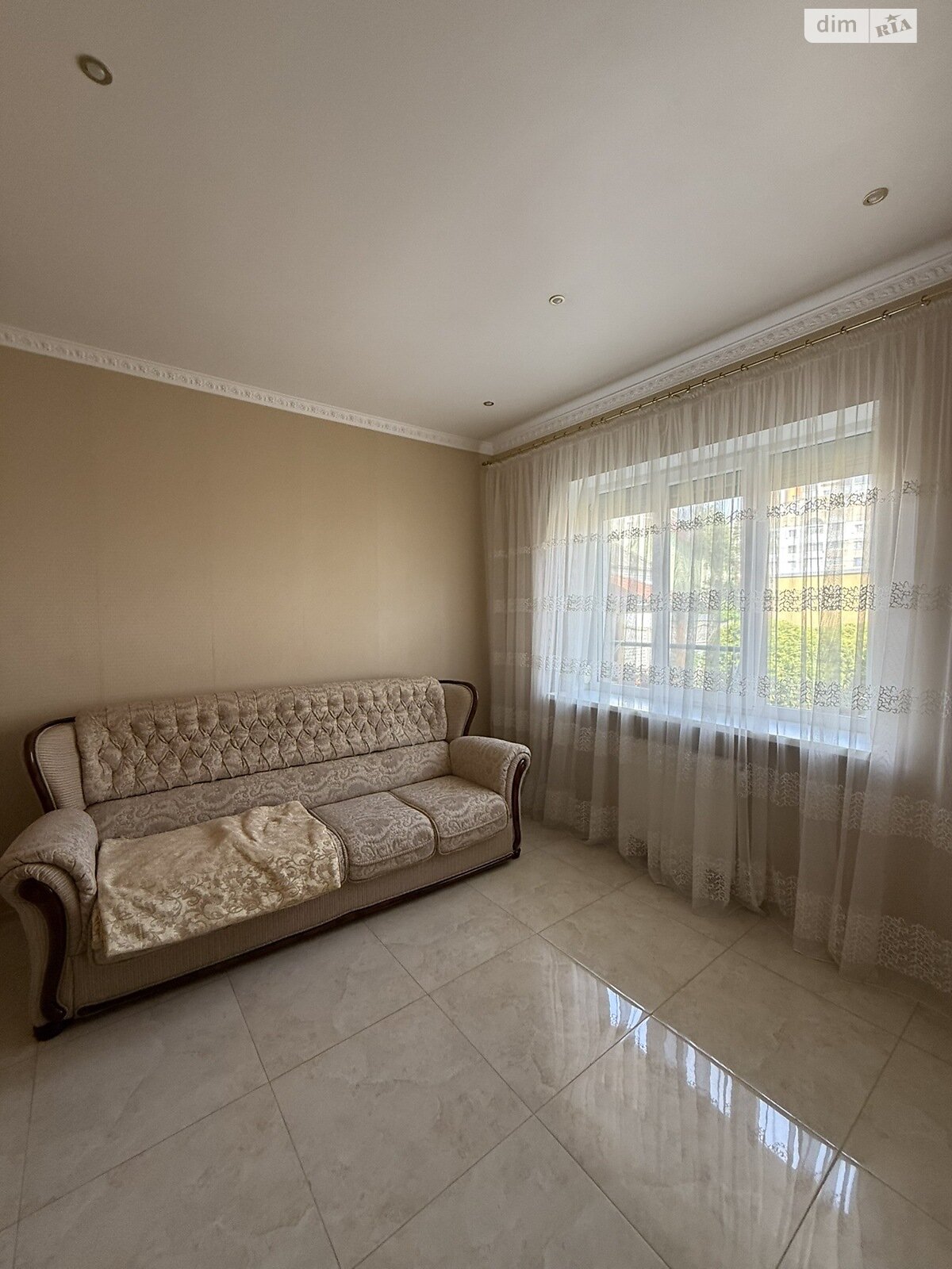 трехэтажный дом, 300 кв. м, кирпич. Сдается помесячно в Хмельницком, в районе Центр фото 1 трехэтажный дом, 300 кв. м, кирпич. Сдается помесячно в Хмельницком, в районе Центр фото 1