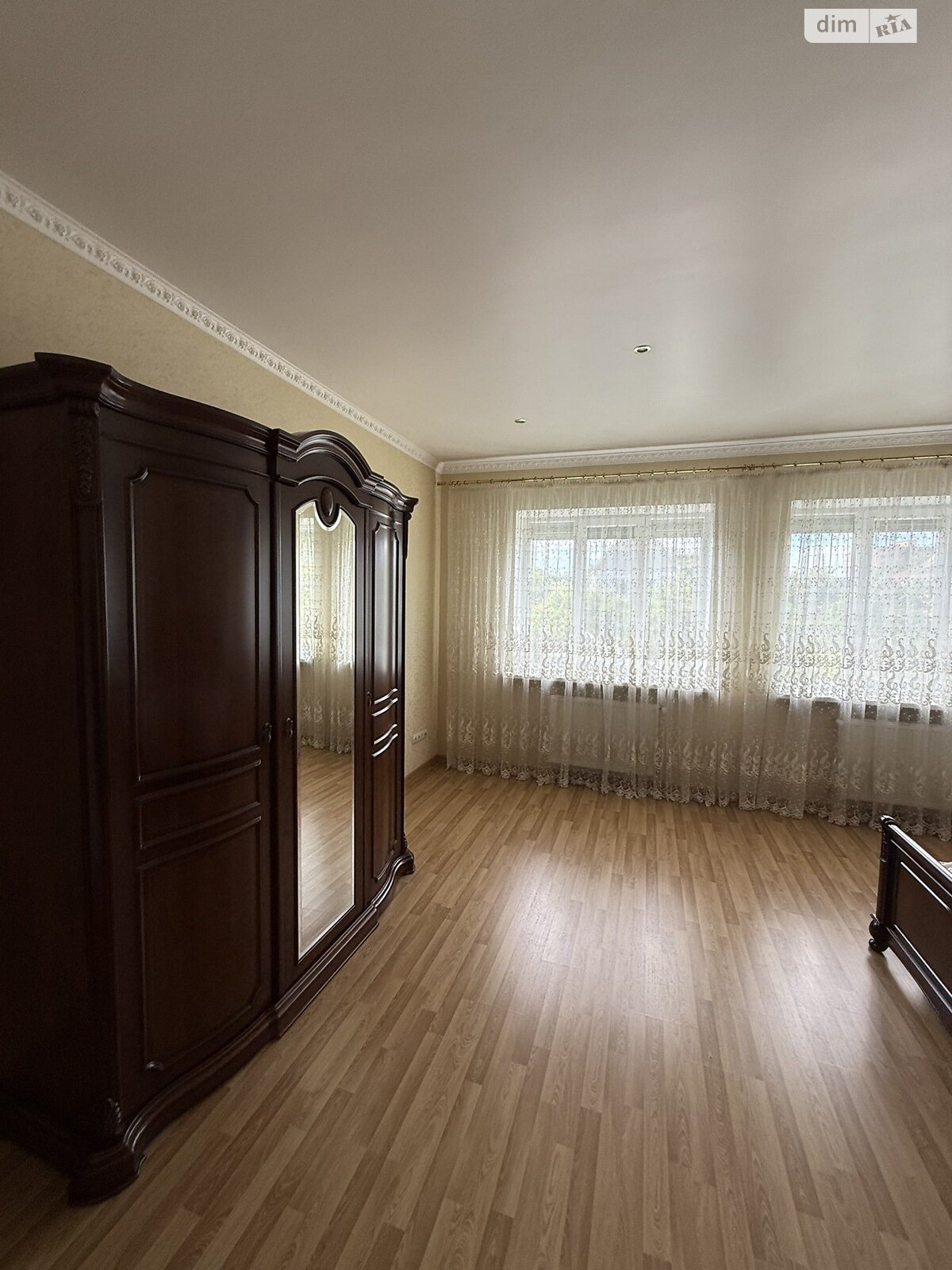 трехэтажный дом, 300 кв. м, кирпич. Сдается помесячно в Хмельницком, в районе Центр фото 1 трехэтажный дом, 300 кв. м, кирпич. Сдается помесячно в Хмельницком, в районе Центр фото 1