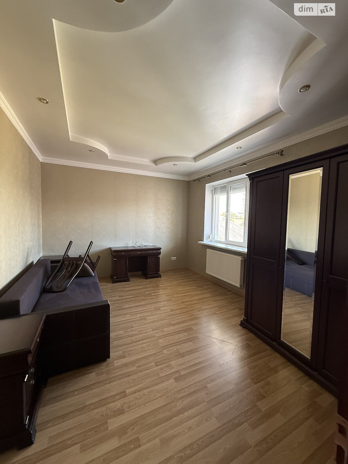 трехэтажный дом, 300 кв. м, кирпич. Сдается помесячно в Хмельницком, в районе Центр фото 1 трехэтажный дом, 300 кв. м, кирпич. Сдается помесячно в Хмельницком, в районе Центр фото 1