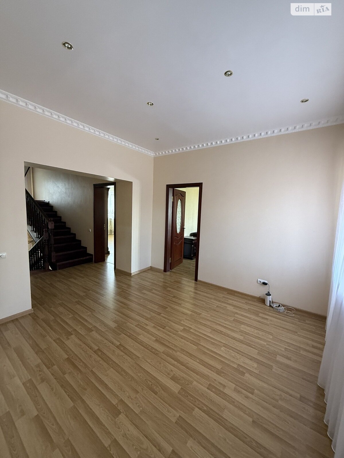 трехэтажный дом, 300 кв. м, кирпич. Сдается помесячно в Хмельницком, в районе Центр фото 1 трехэтажный дом, 300 кв. м, кирпич. Сдается помесячно в Хмельницком, в районе Центр фото 1