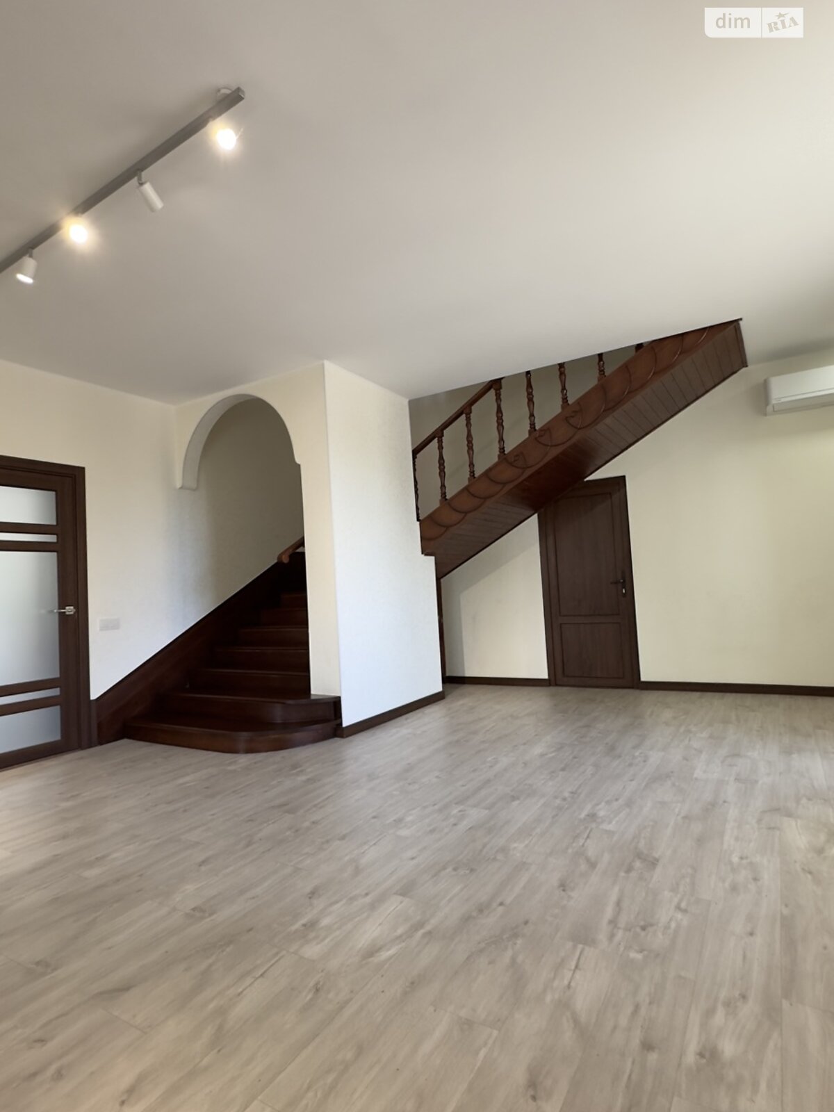 двухэтажный дом, 343.5 кв. м, кирпич. Сдается помесячно в Хмельницком фото 1 двухэтажный дом, 343.5 кв. м, кирпич. Сдается помесячно в Хмельницком фото 1