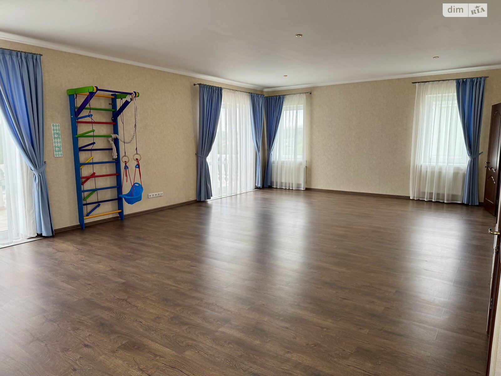 трехэтажный дом, 310 кв. м, кирпич. Сдается помесячно в Ходосовке фото 1 трехэтажный дом, 310 кв. м, кирпич. Сдается помесячно в Ходосовке фото 1