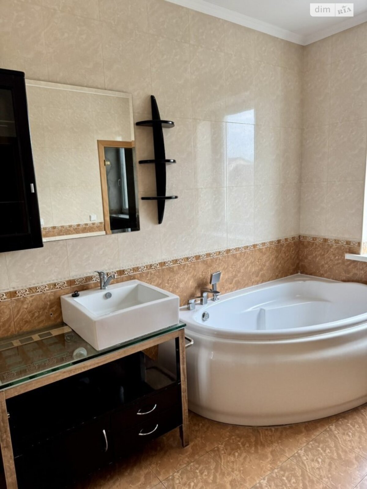 триповерховий будинок з верандою, 315 кв. м, газобетон. Здається помісячно в Ходосівкі фото 1 триповерховий будинок з верандою, 315 кв. м, газобетон. Здається помісячно в Ходосівкі фото 1