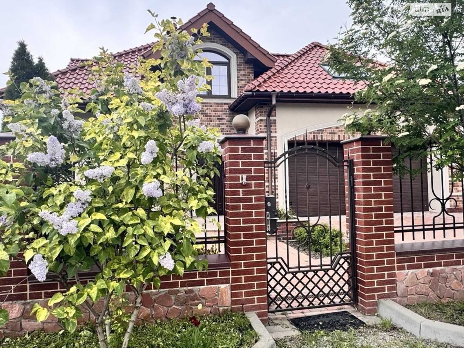 двоповерховий будинок з ремонтом, 225 кв. м, цегла. Здається помісячно в Хотові фото 1 двоповерховий будинок з ремонтом, 225 кв. м, цегла. Здається помісячно в Хотові фото 1