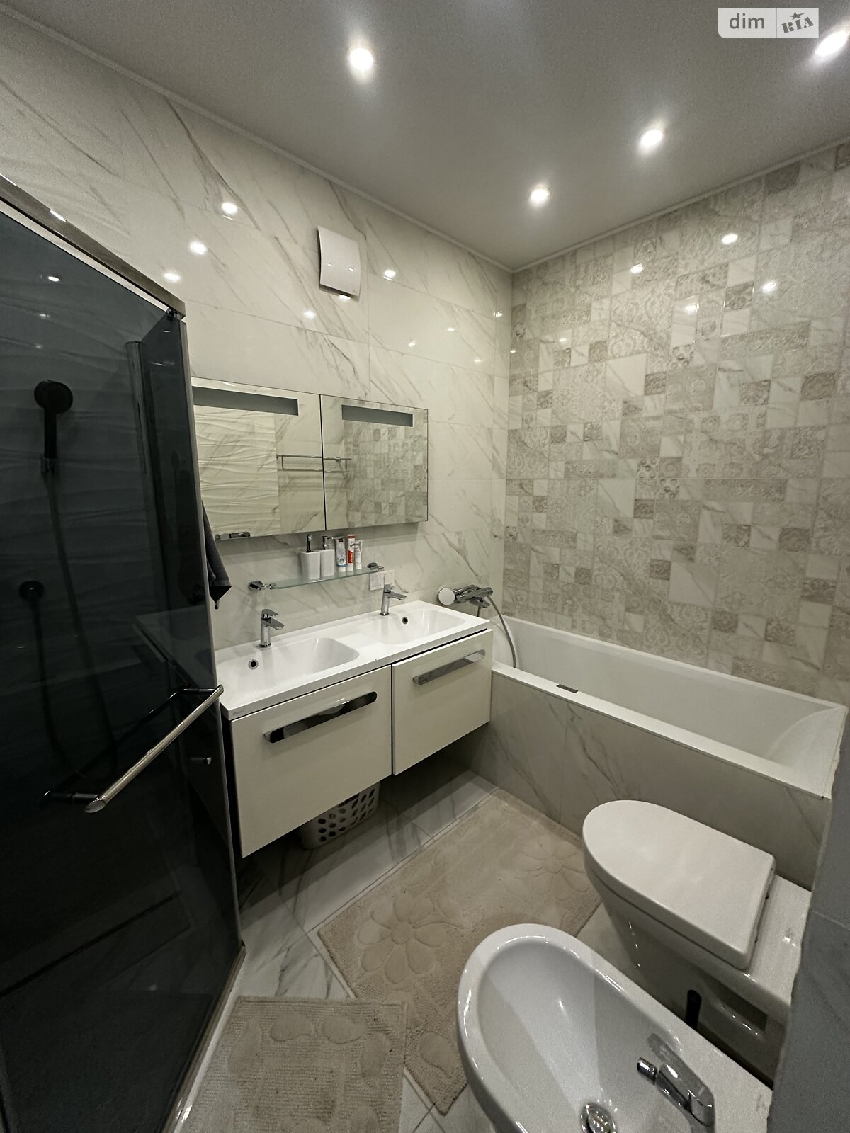 трехэтажный дом, 180 кв. м, кирпич. Сдается помесячно в Ирпене фото 1