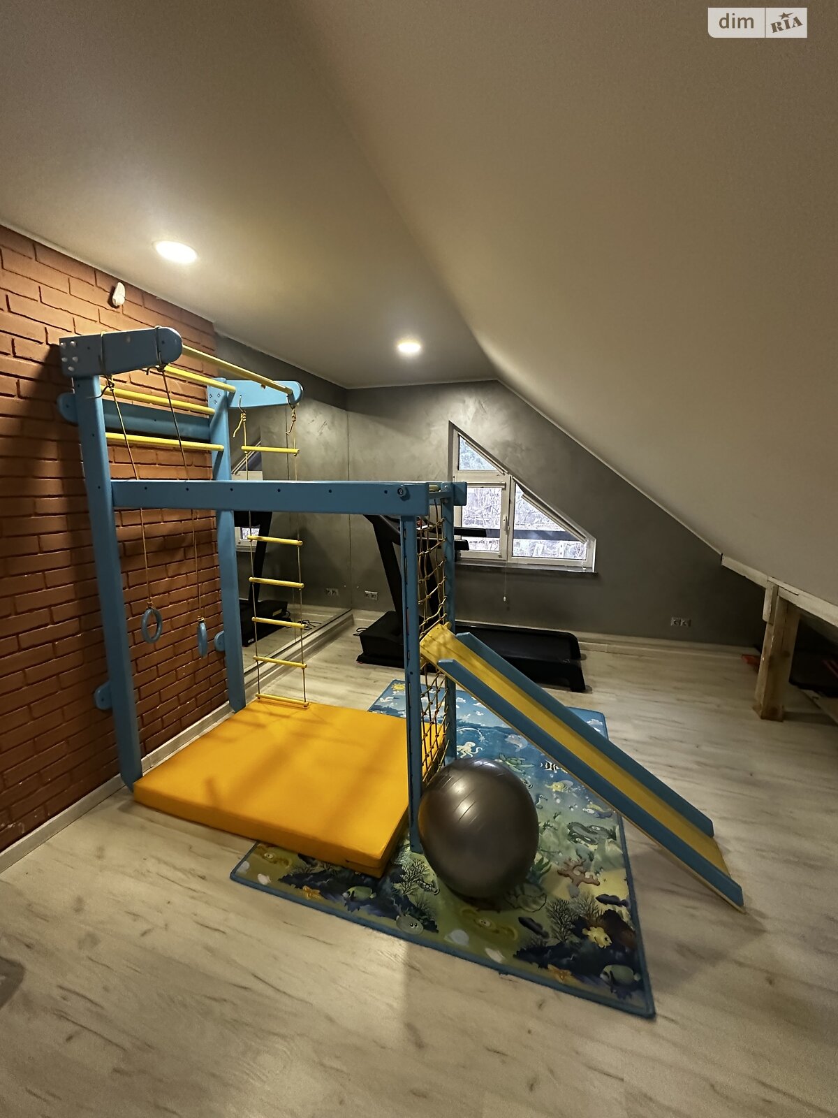 трехэтажный дом, 180 кв. м, кирпич. Сдается помесячно в Ирпене фото 1