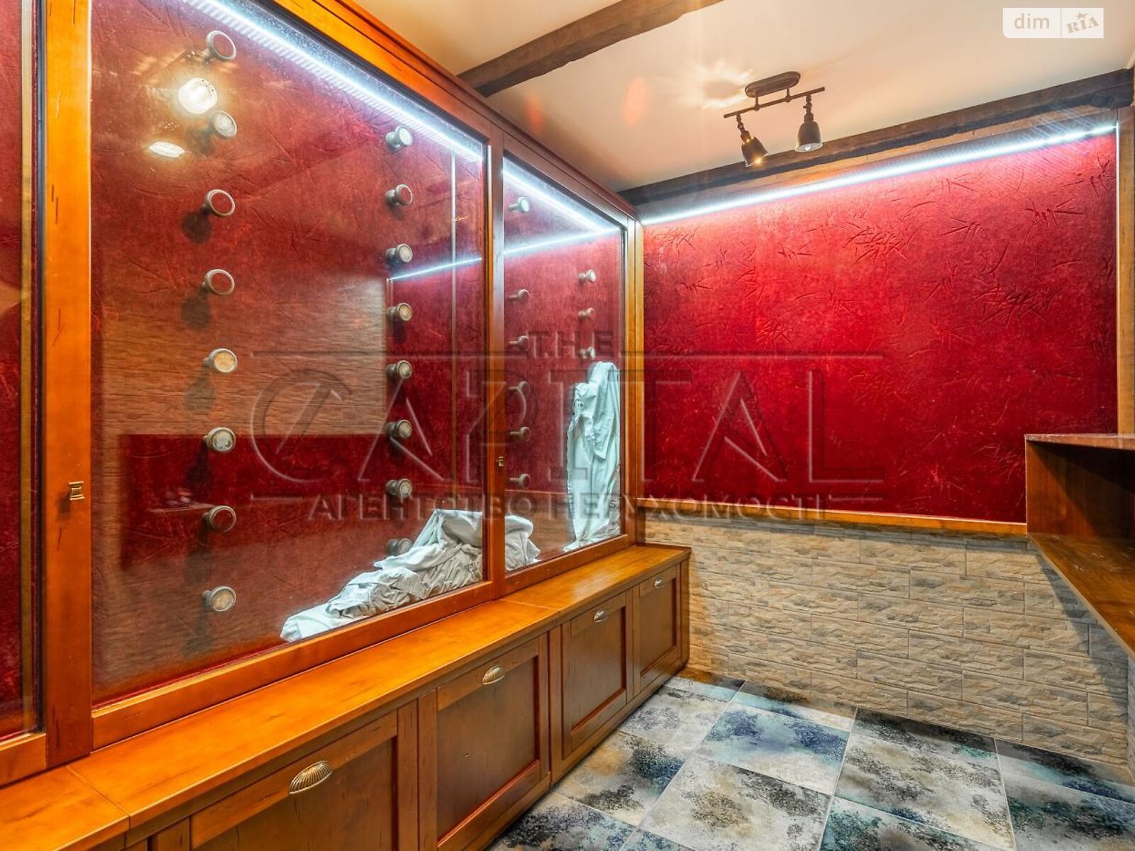 четырехэтажный дом с балконом, 843.5 кв. м, кирпич. Сдается помесячно в Иванковичах фото 1 четырехэтажный дом с балконом, 843.5 кв. м, кирпич. Сдается помесячно в Иванковичах фото 1