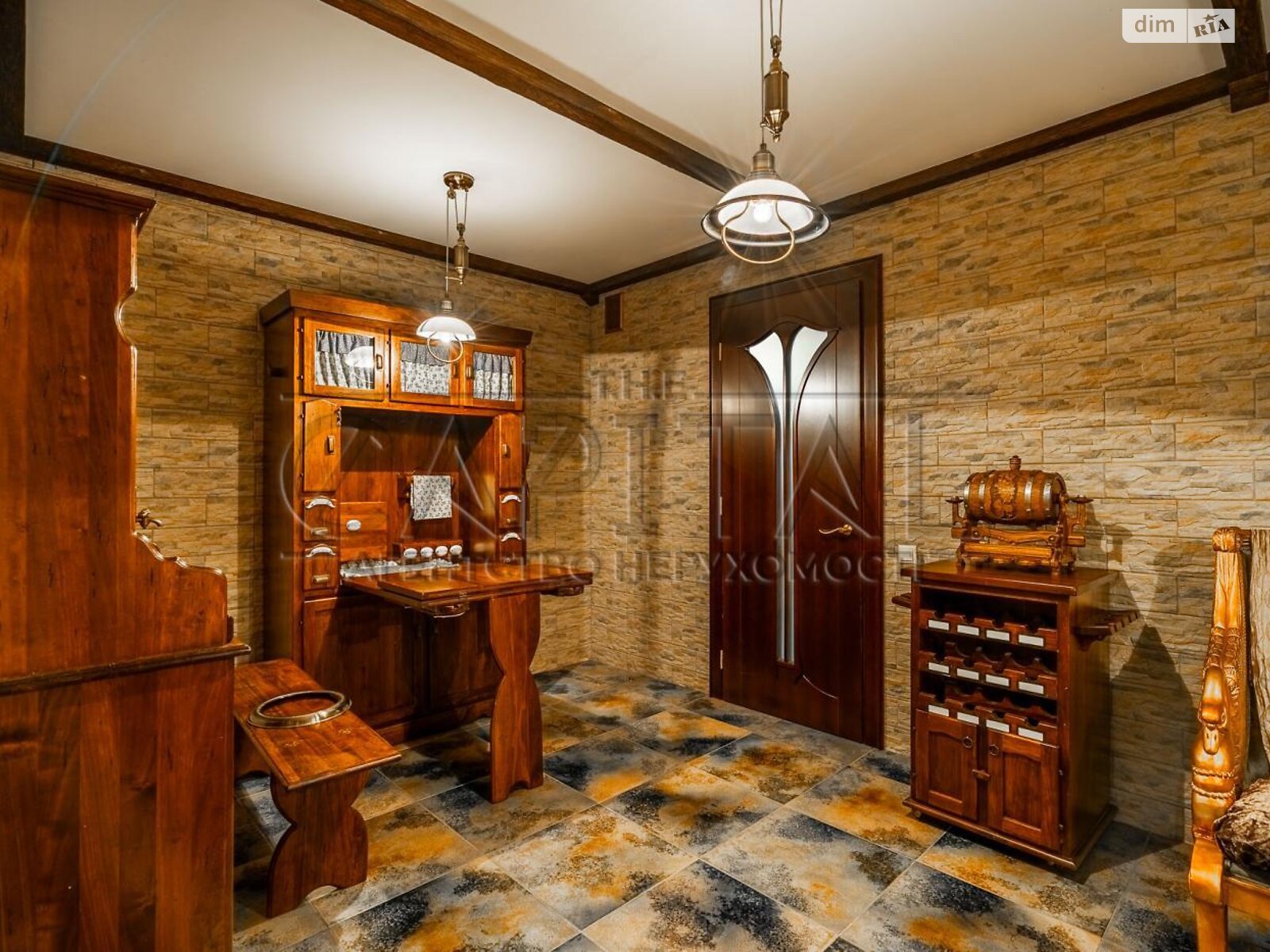 четырехэтажный дом с балконом, 843.5 кв. м, кирпич. Сдается помесячно в Иванковичах фото 1 четырехэтажный дом с балконом, 843.5 кв. м, кирпич. Сдается помесячно в Иванковичах фото 1