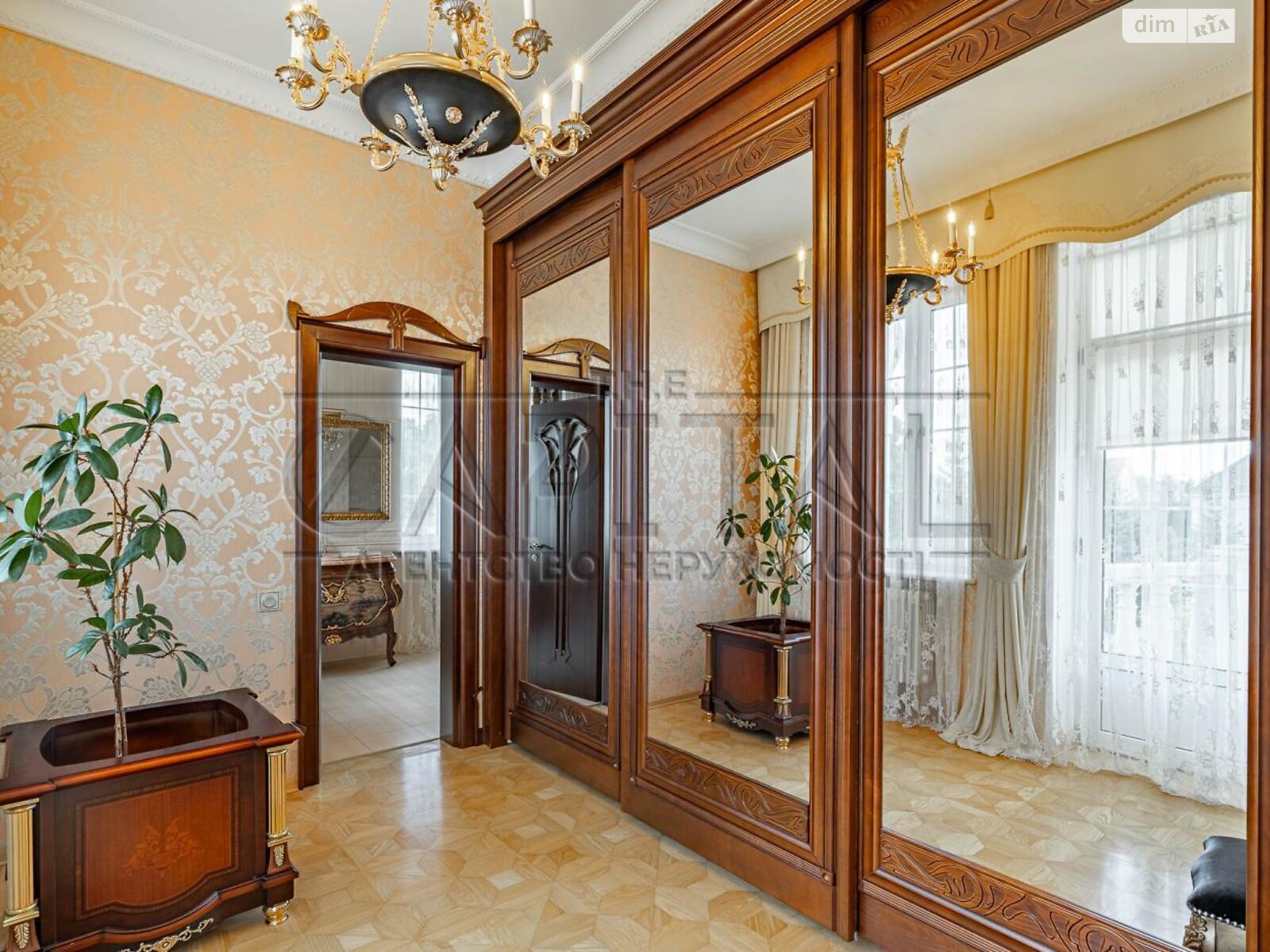 четырехэтажный дом с балконом, 843.5 кв. м, кирпич. Сдается помесячно в Иванковичах фото 1 четырехэтажный дом с балконом, 843.5 кв. м, кирпич. Сдается помесячно в Иванковичах фото 1