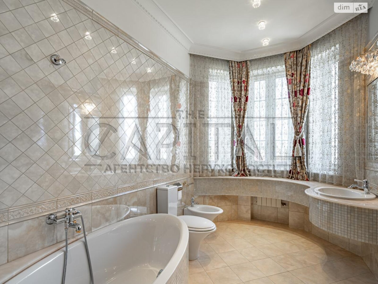 четырехэтажный дом с балконом, 843.5 кв. м, кирпич. Сдается помесячно в Иванковичах фото 1 четырехэтажный дом с балконом, 843.5 кв. м, кирпич. Сдается помесячно в Иванковичах фото 1